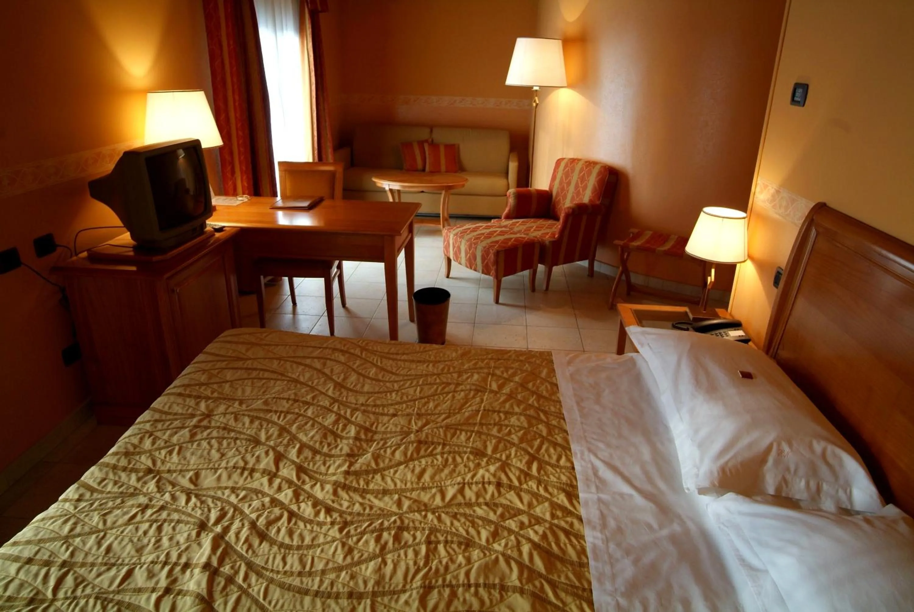 Photo of the whole room, Bed in Hotel Ristorante Novecento