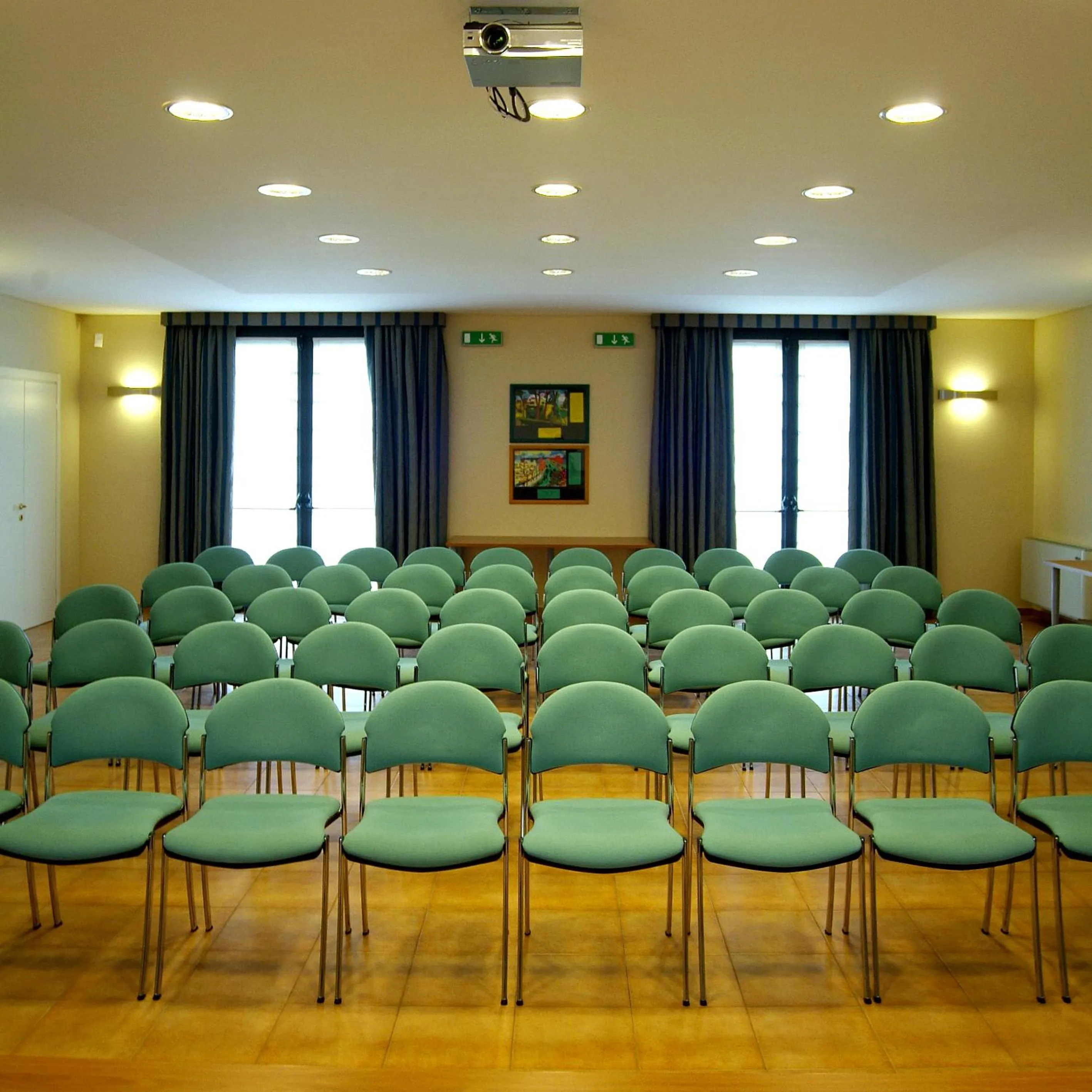 Communal lounge/ TV room in Hotel Ristorante Novecento