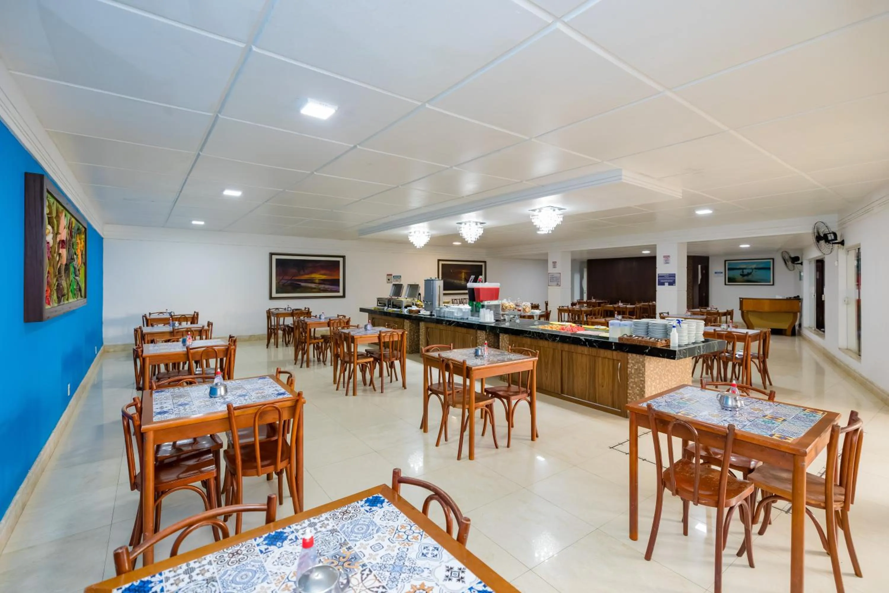 Restaurant/places to eat in Casa Blanca Park Hotel