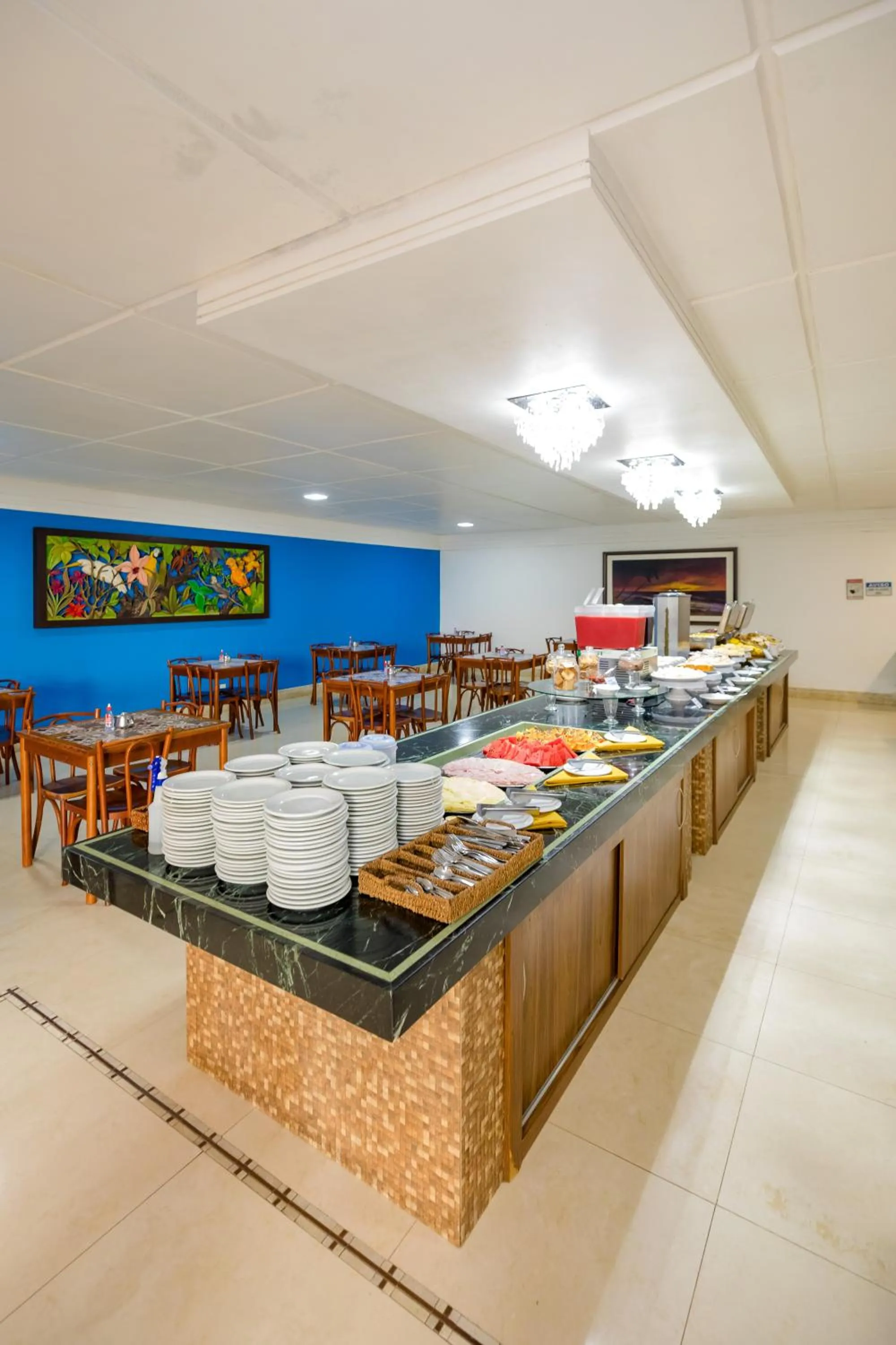 Restaurant/places to eat in Casa Blanca Park Hotel