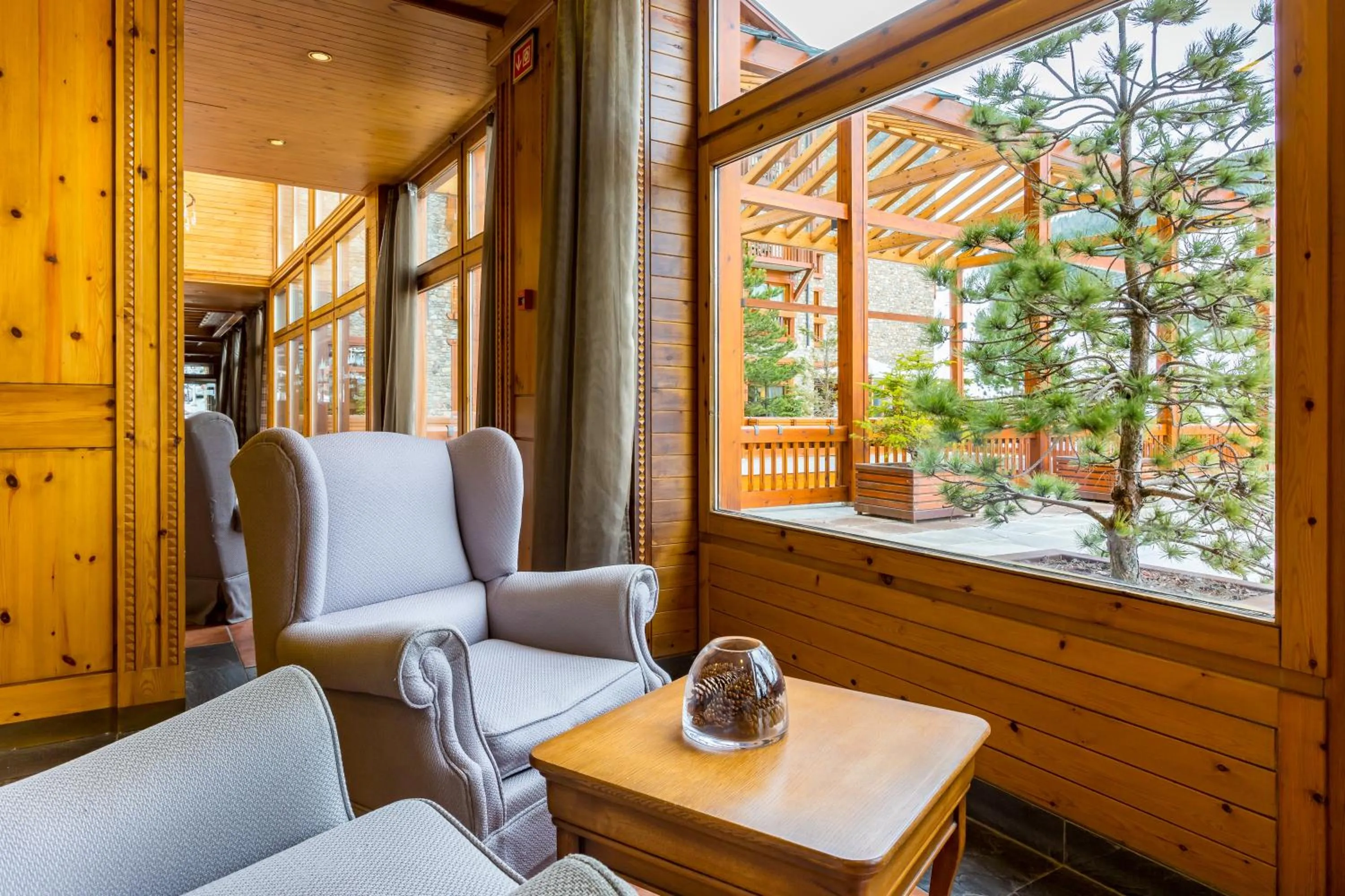 Communal lounge/ TV room in Sport Hotel Village