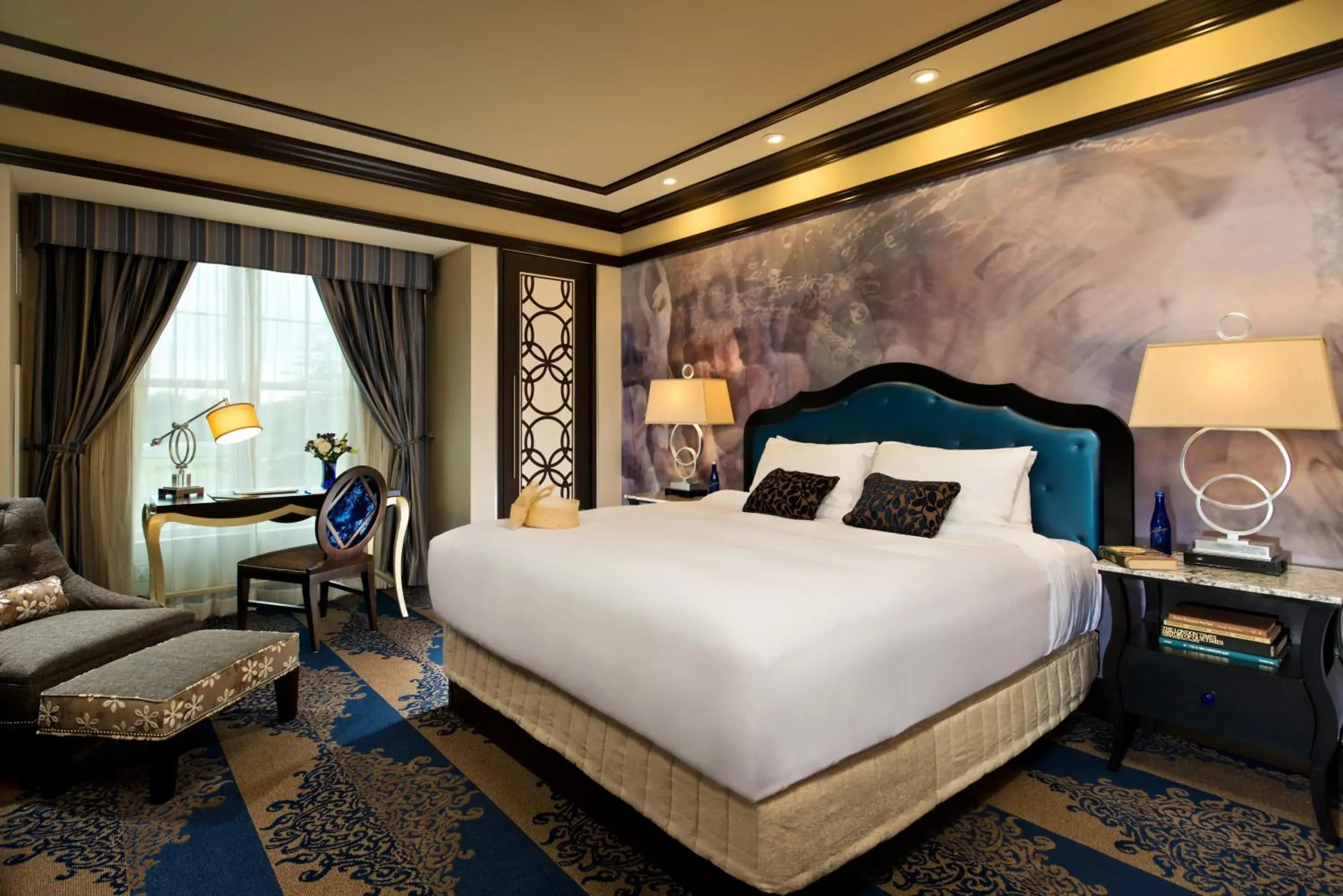 Deluxe King Room in Saratoga Casino Hotel Deluxe King Room in Saratoga Casino Hotel