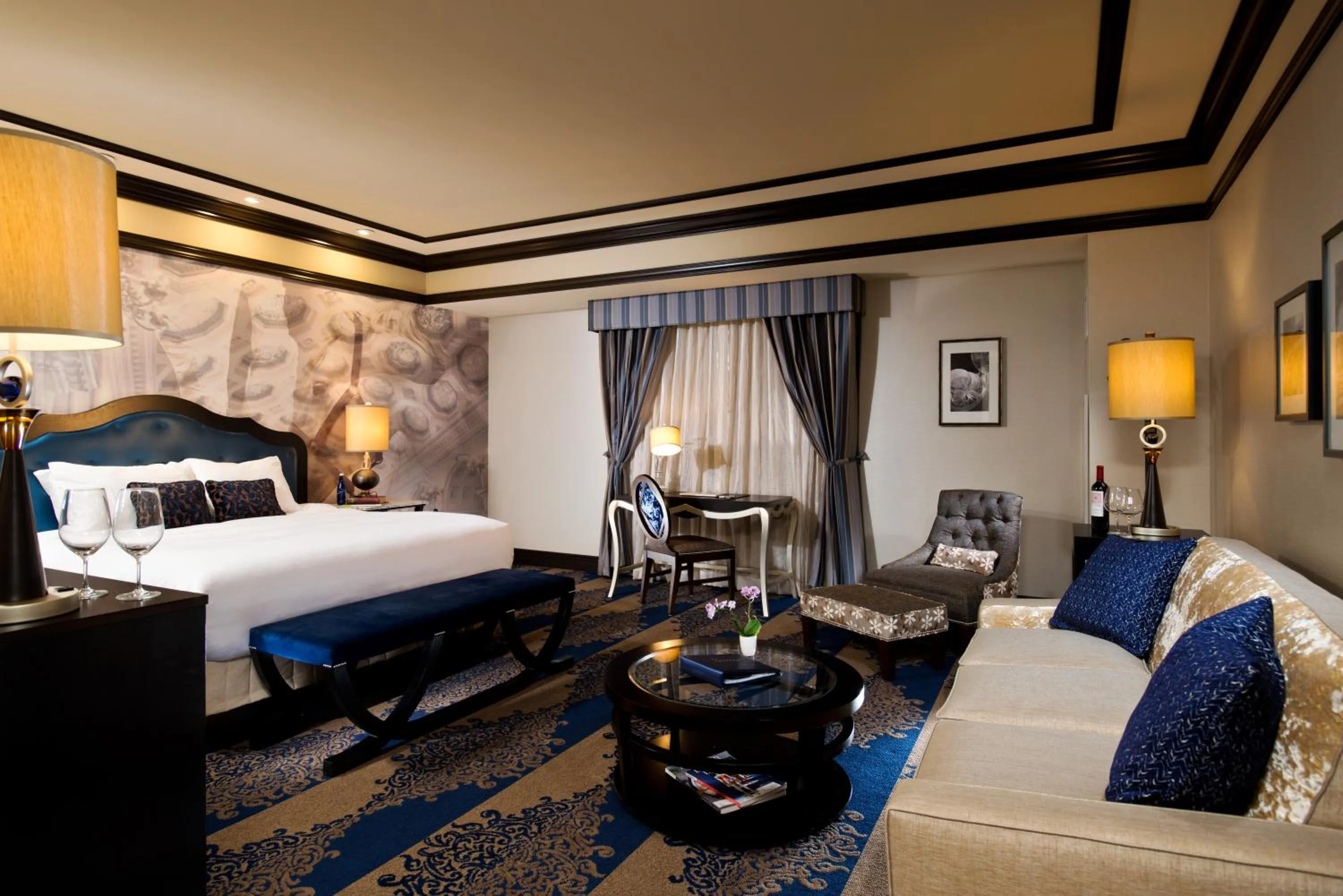 Photo of the whole room, Bed in Saratoga Casino Hotel