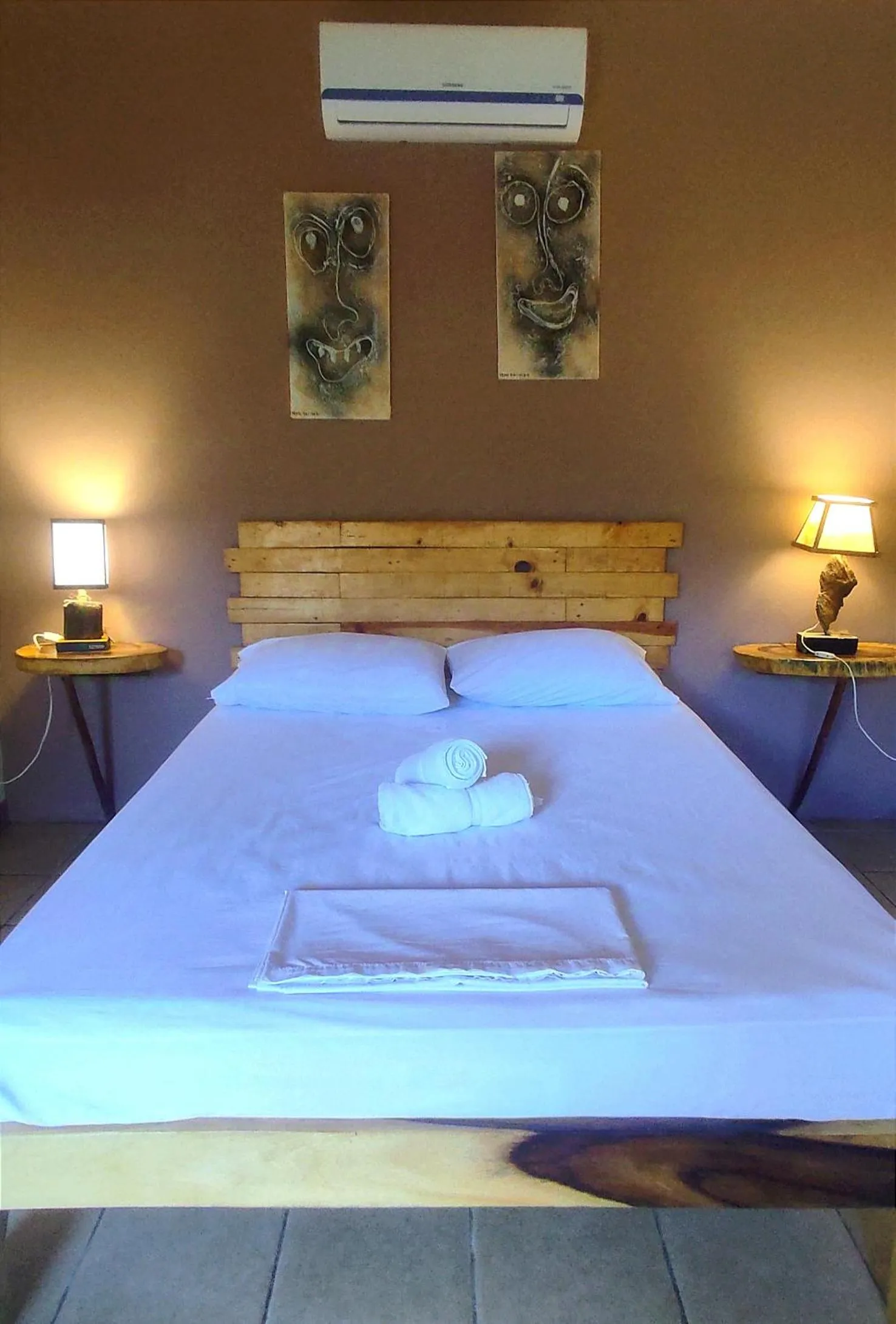 Photo of the whole room, Bed in El Belga Loco