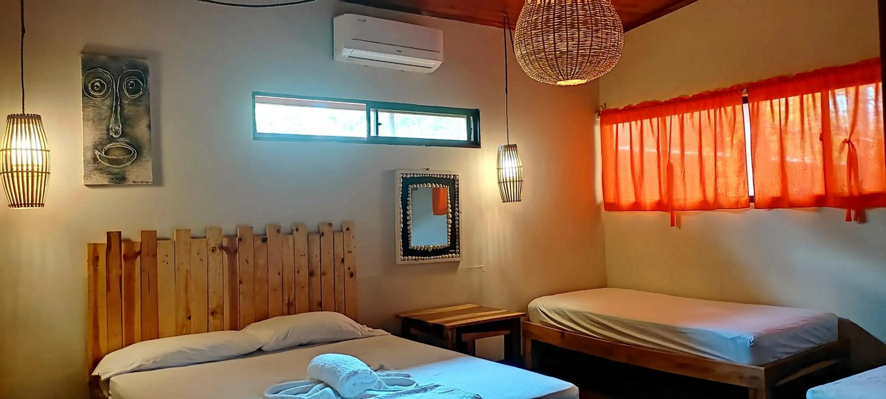 Photo of the whole room, Bed in El Belga Loco