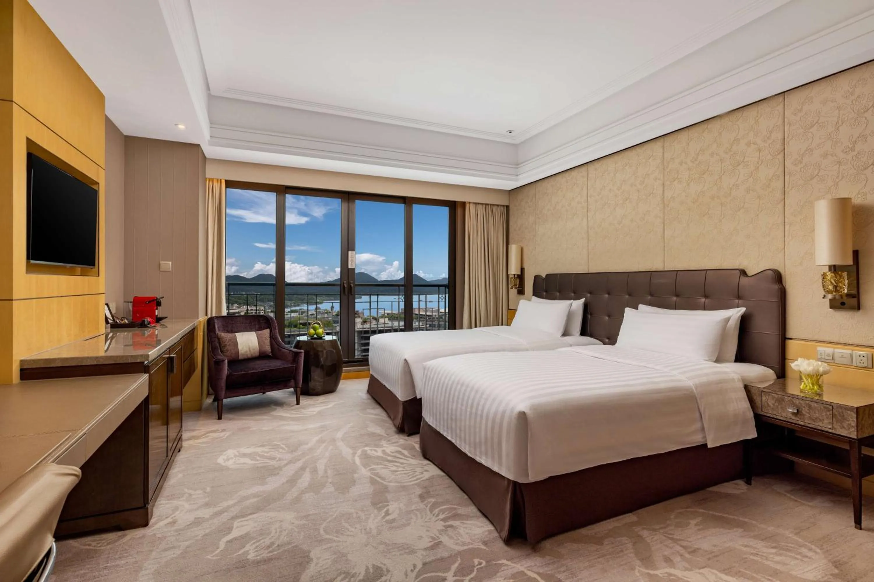 Bedroom, Bed in Midtown Shangri-La, Hangzhou