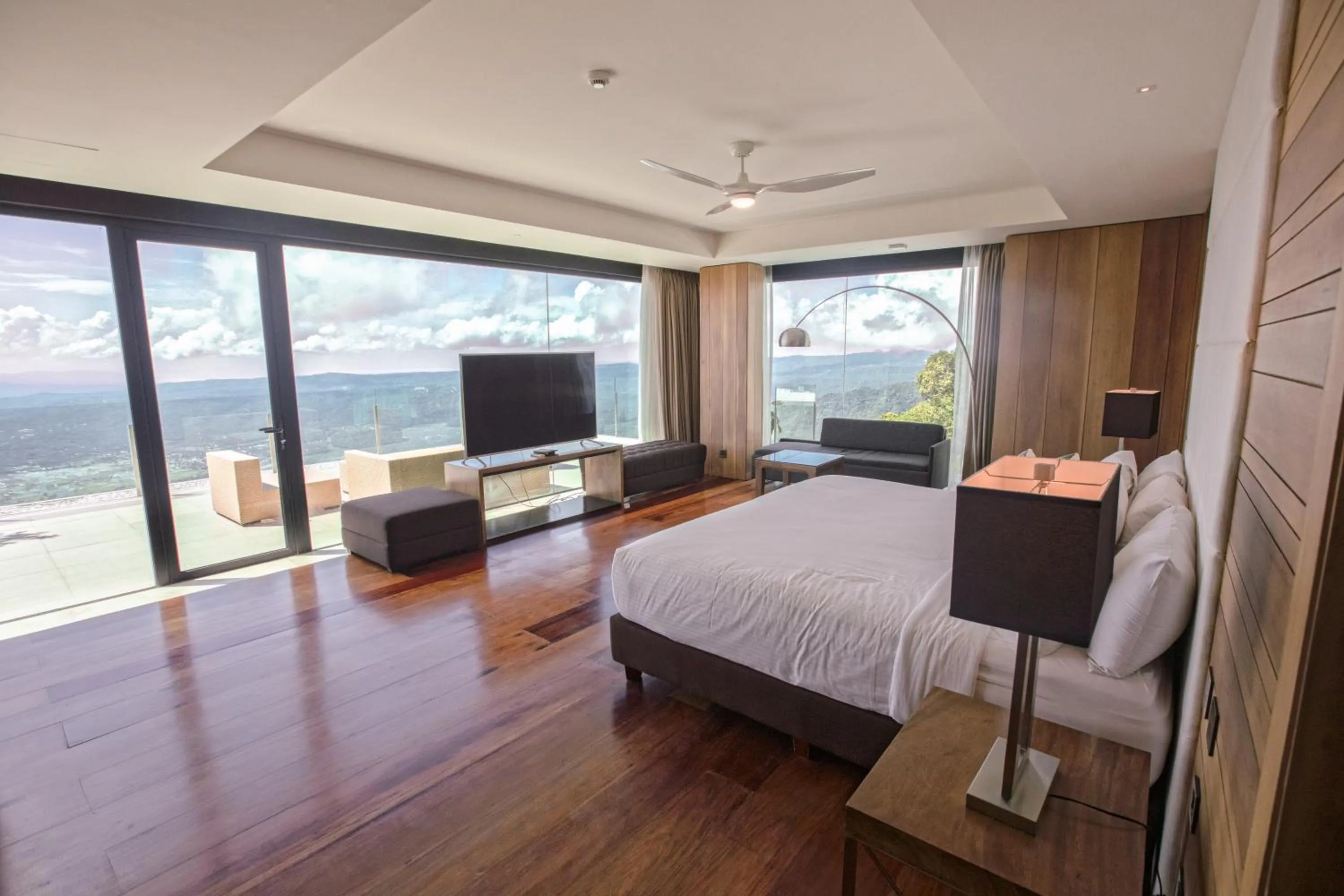 Bed in Escala Tagaytay