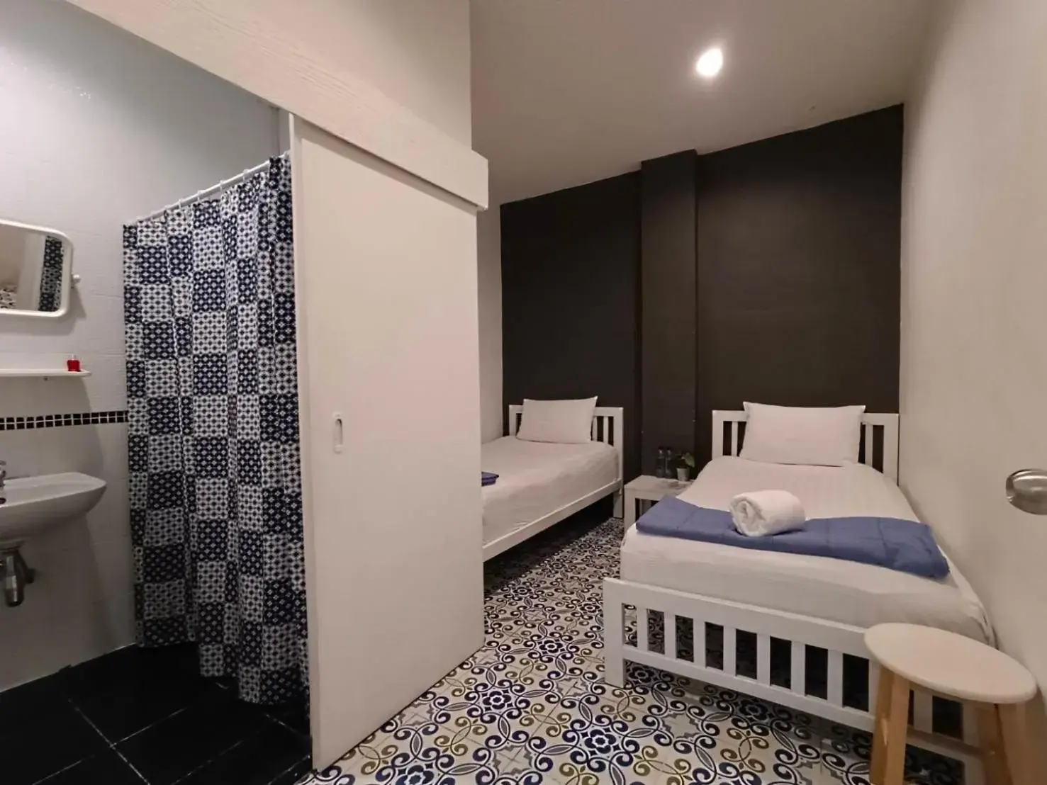 Budget Twin Room in Chino Town at Yaowarat Phuket - SHA Plus Budget Twin Room in Chino Town at Yaowarat Phuket - SHA Plus