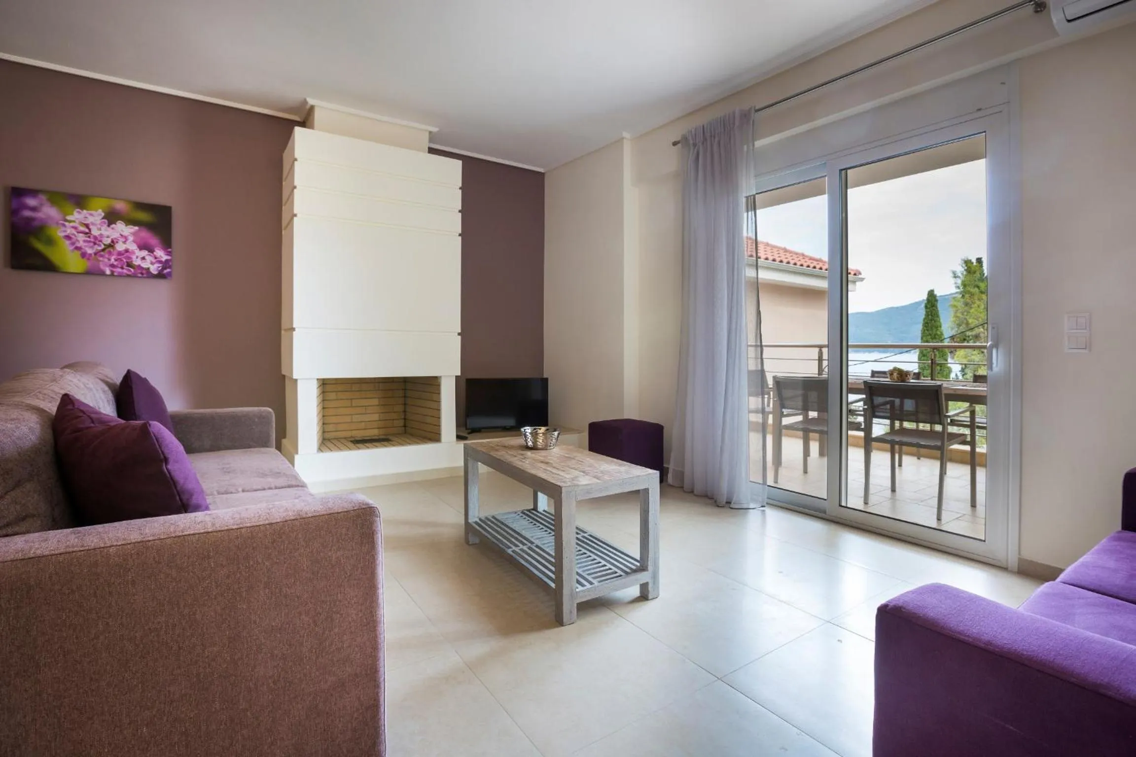 Meliti Waterfront Suites