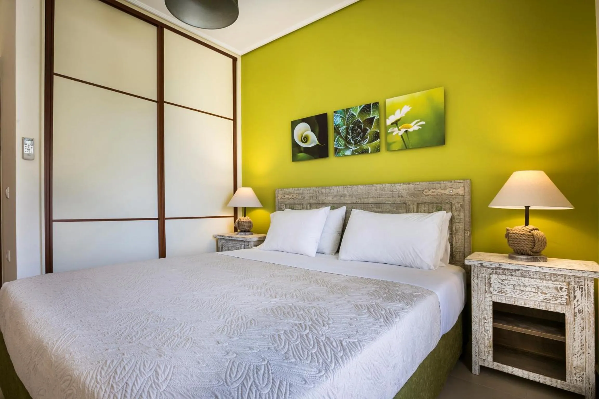 Bed in Meliti Waterfront Suites