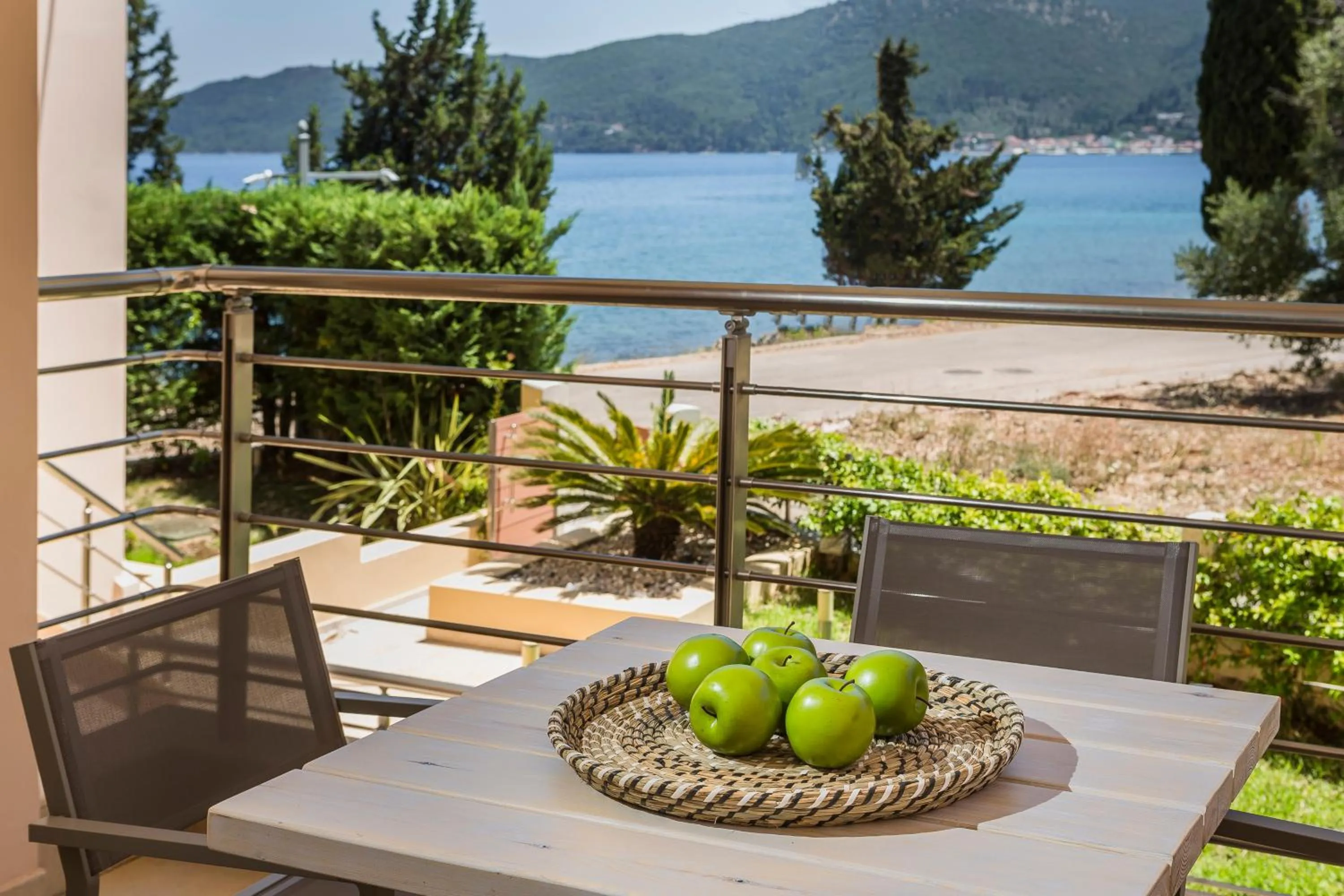 Meliti Waterfront Suites