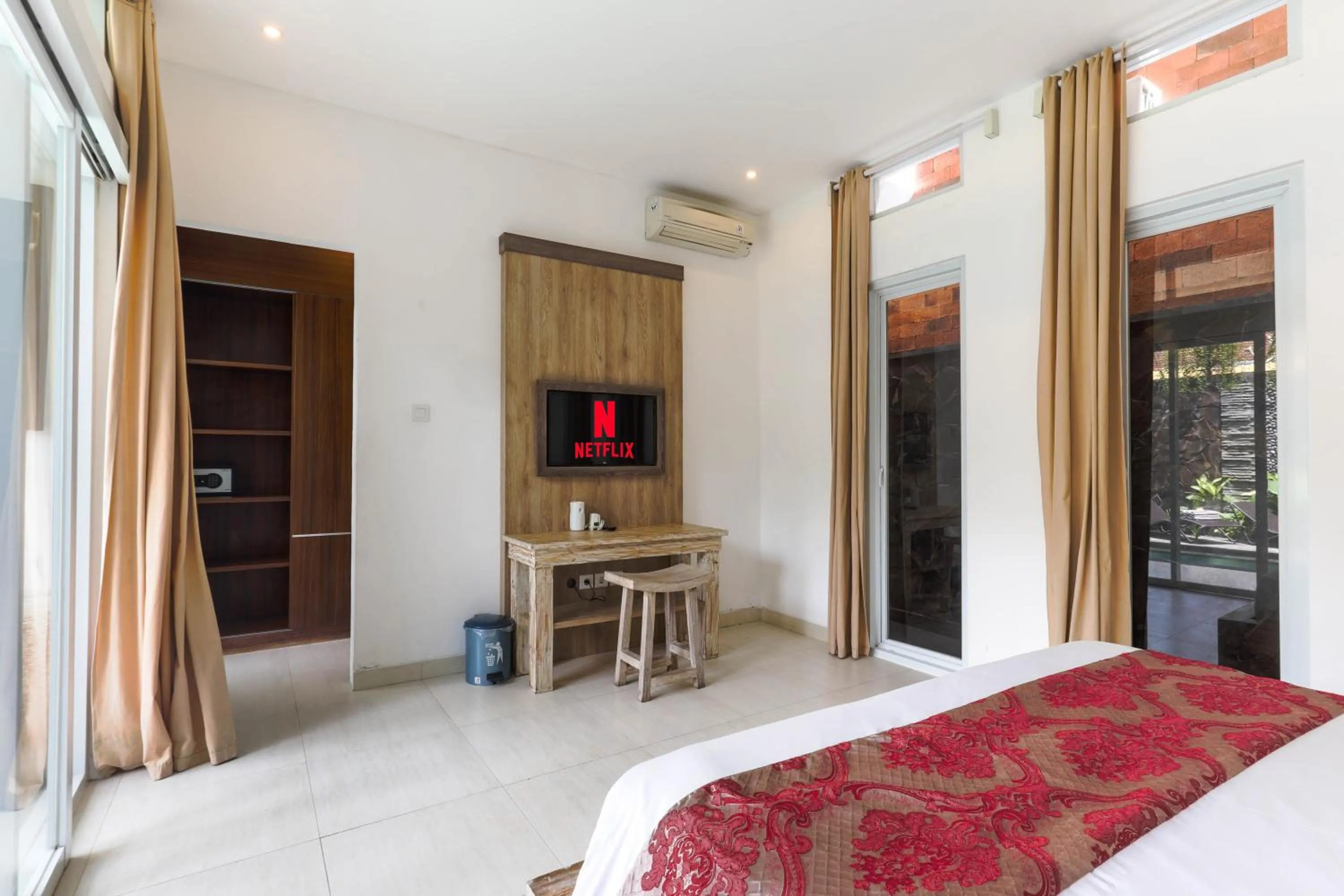 TV and multimedia, Bed in Puri Bagus Villa by Great Bali Villas