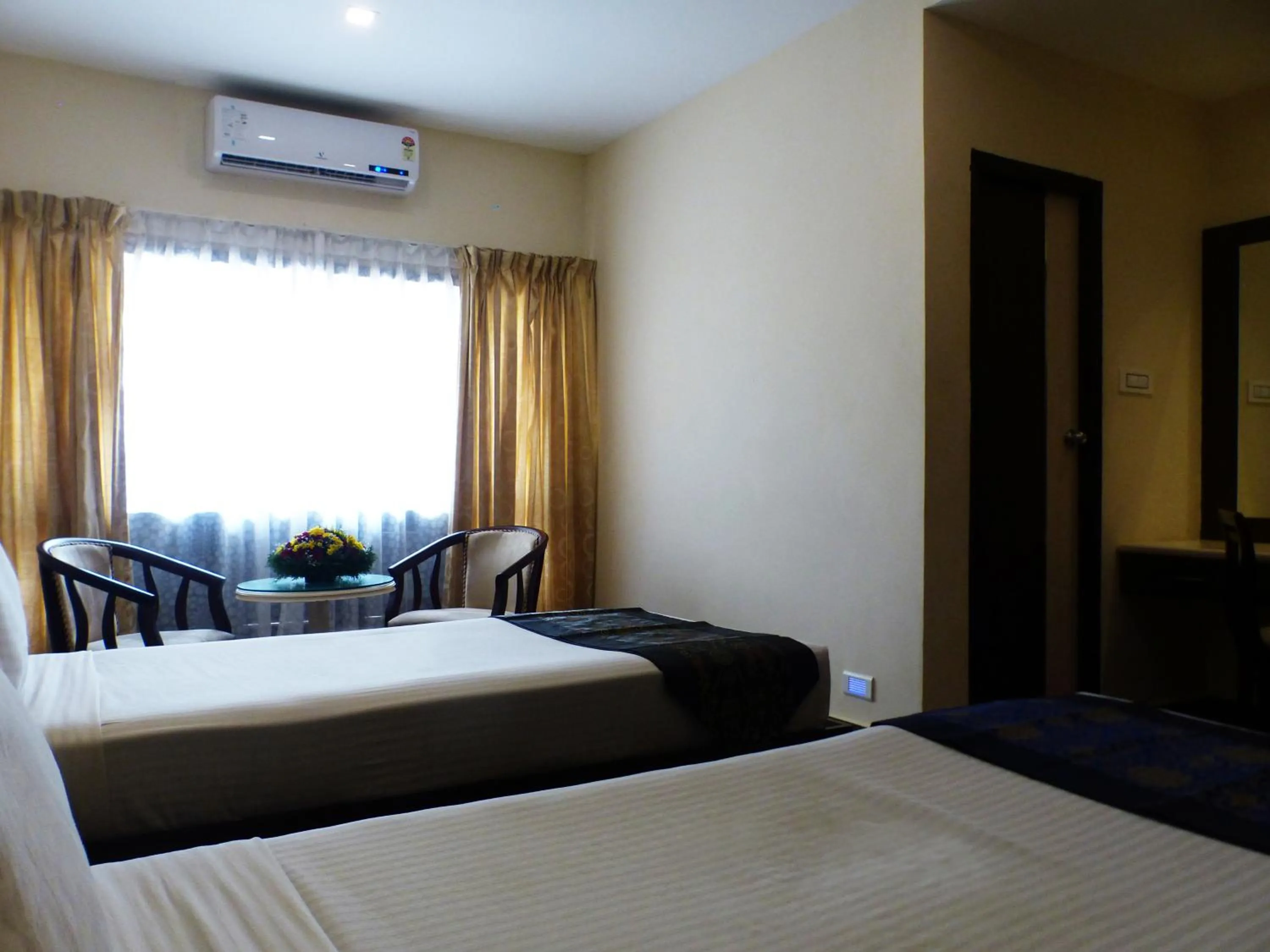 Bedroom, Bed in Hotel Highway Garden