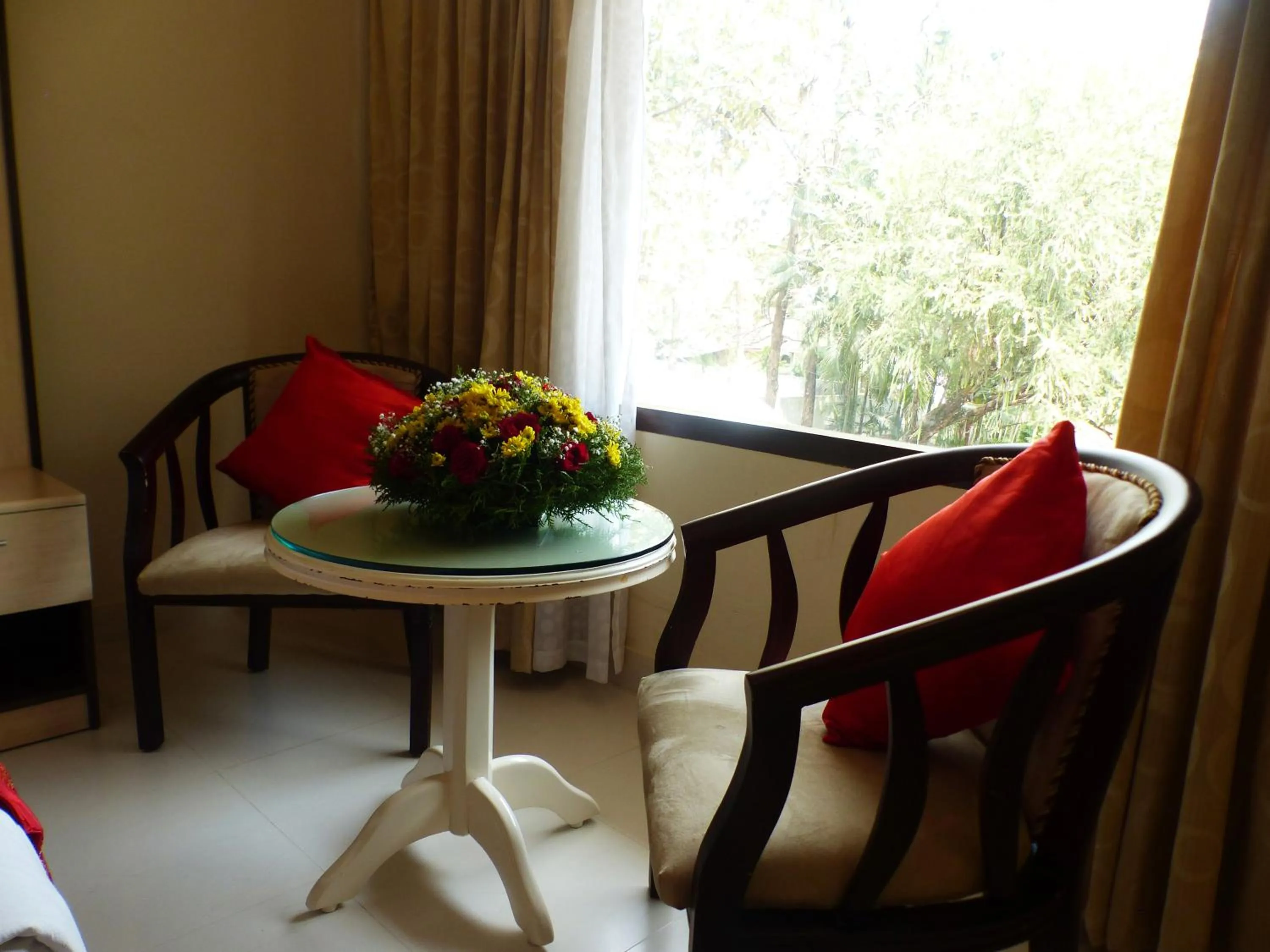 Seating area in Hotel Highway Garden