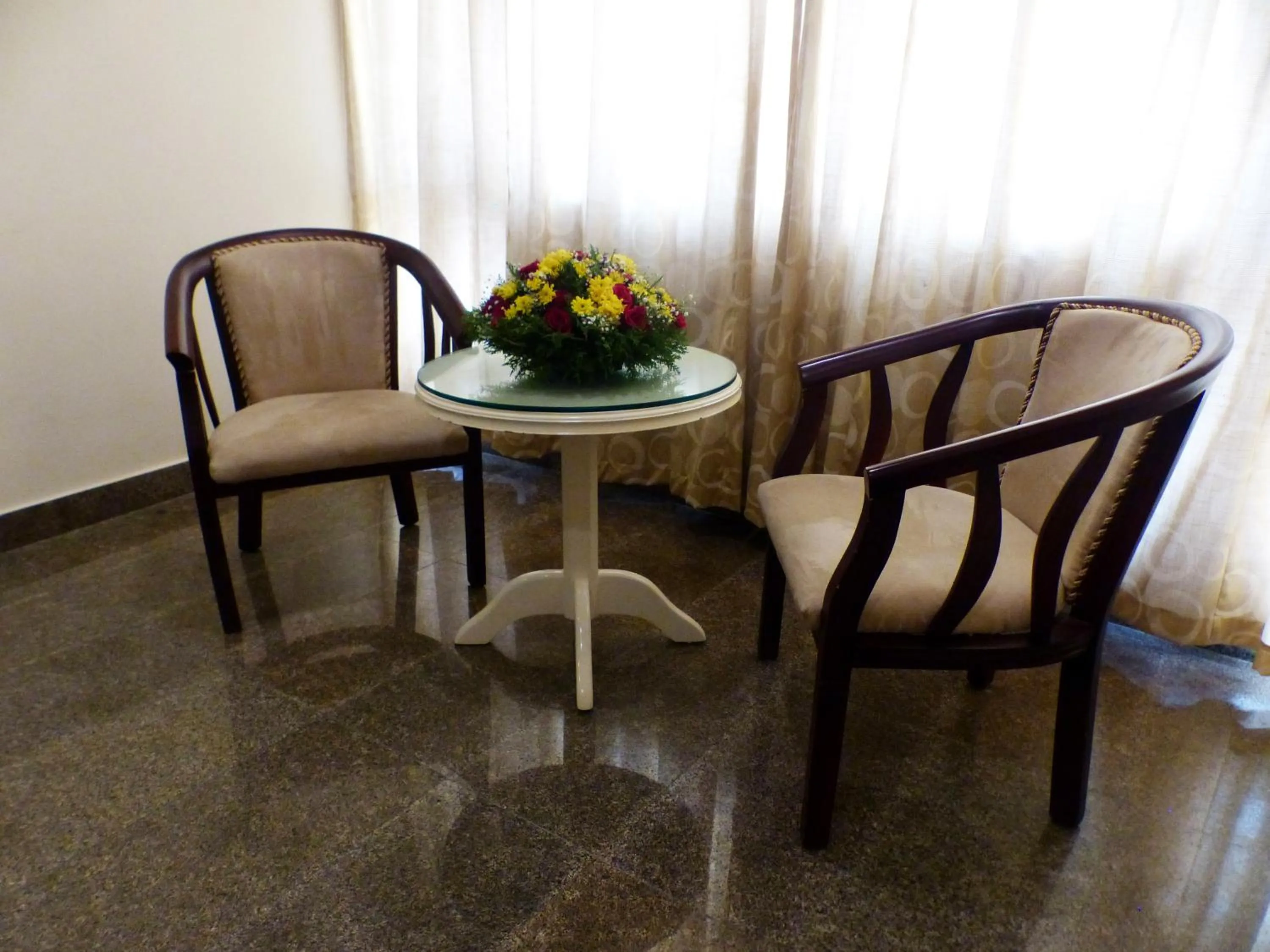 Seating area in Hotel Highway Garden