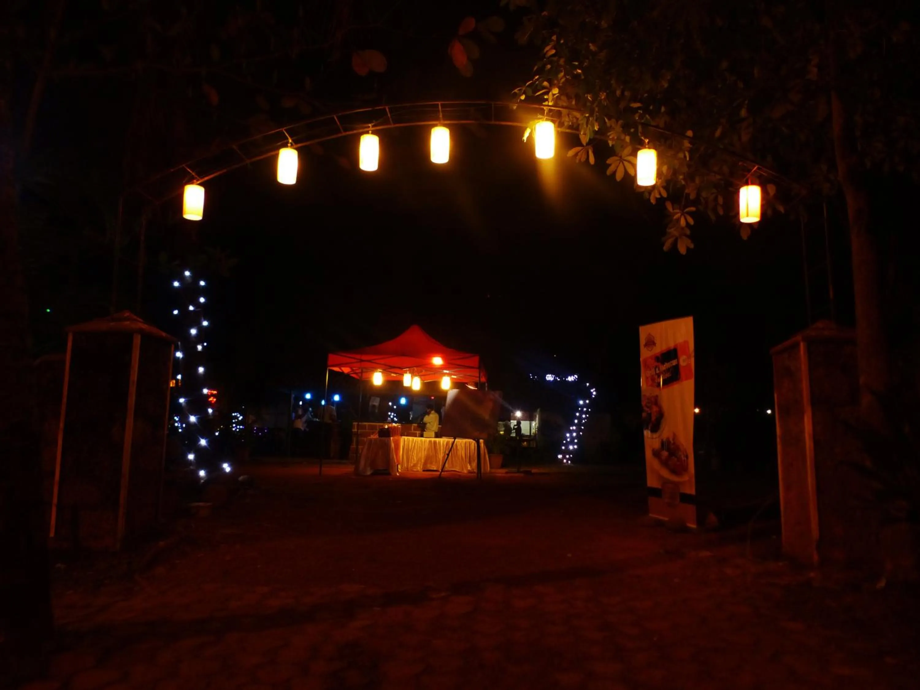 Drinks in Hotel Highway Garden