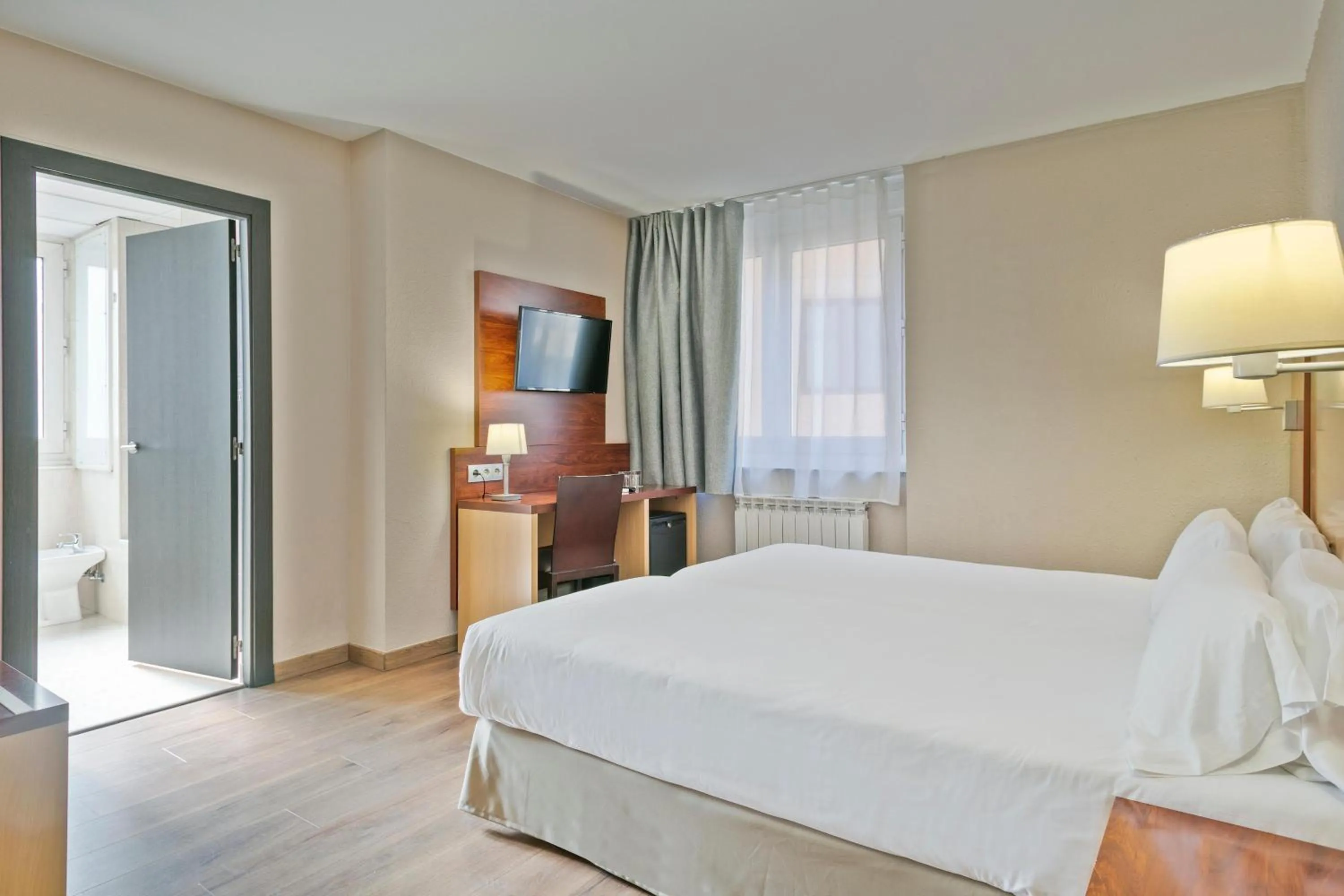 Photo of the whole room, Bed in Hotel Best Andorra Center