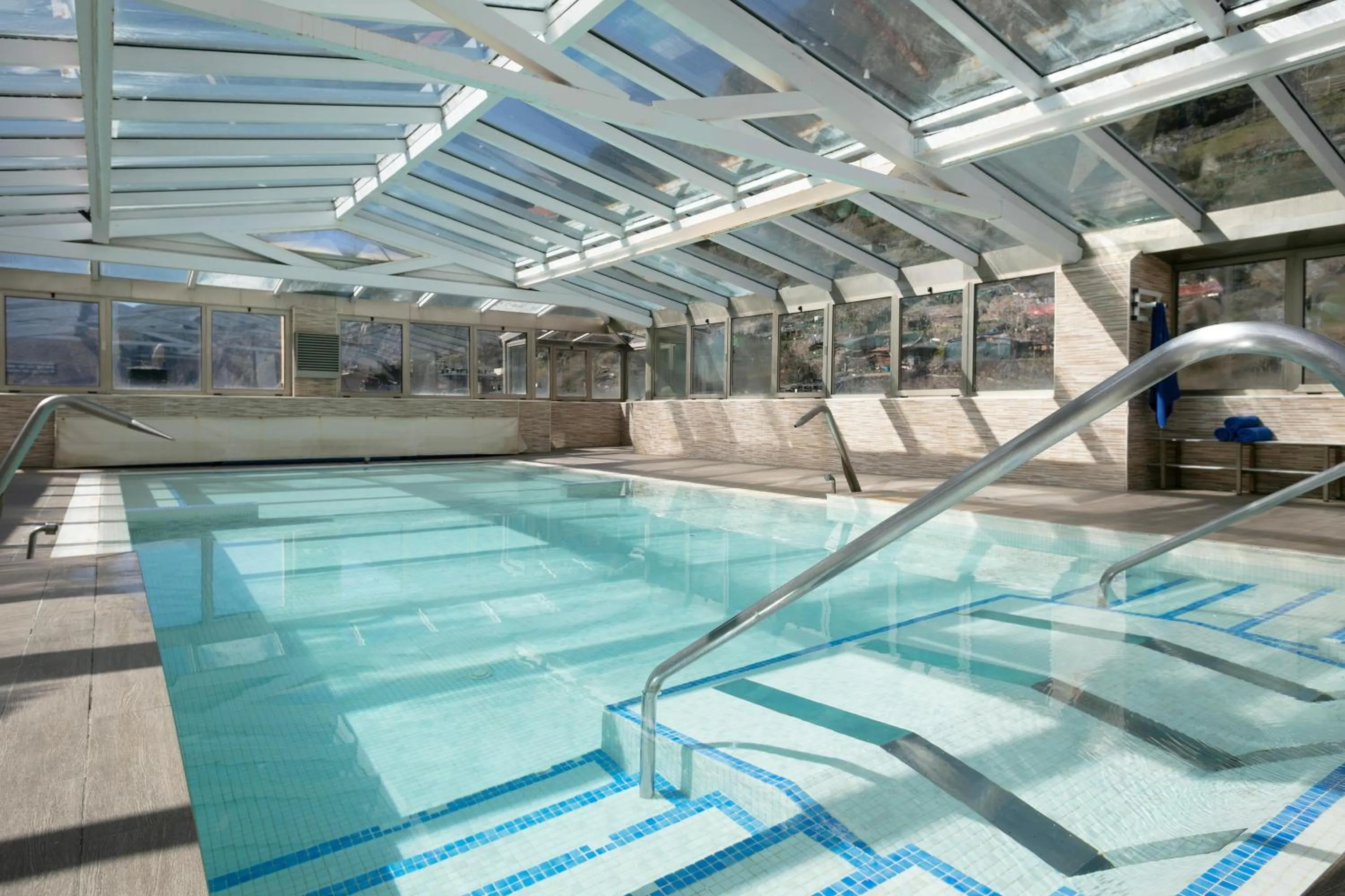 Swimming pool in Hotel Best Andorra Center