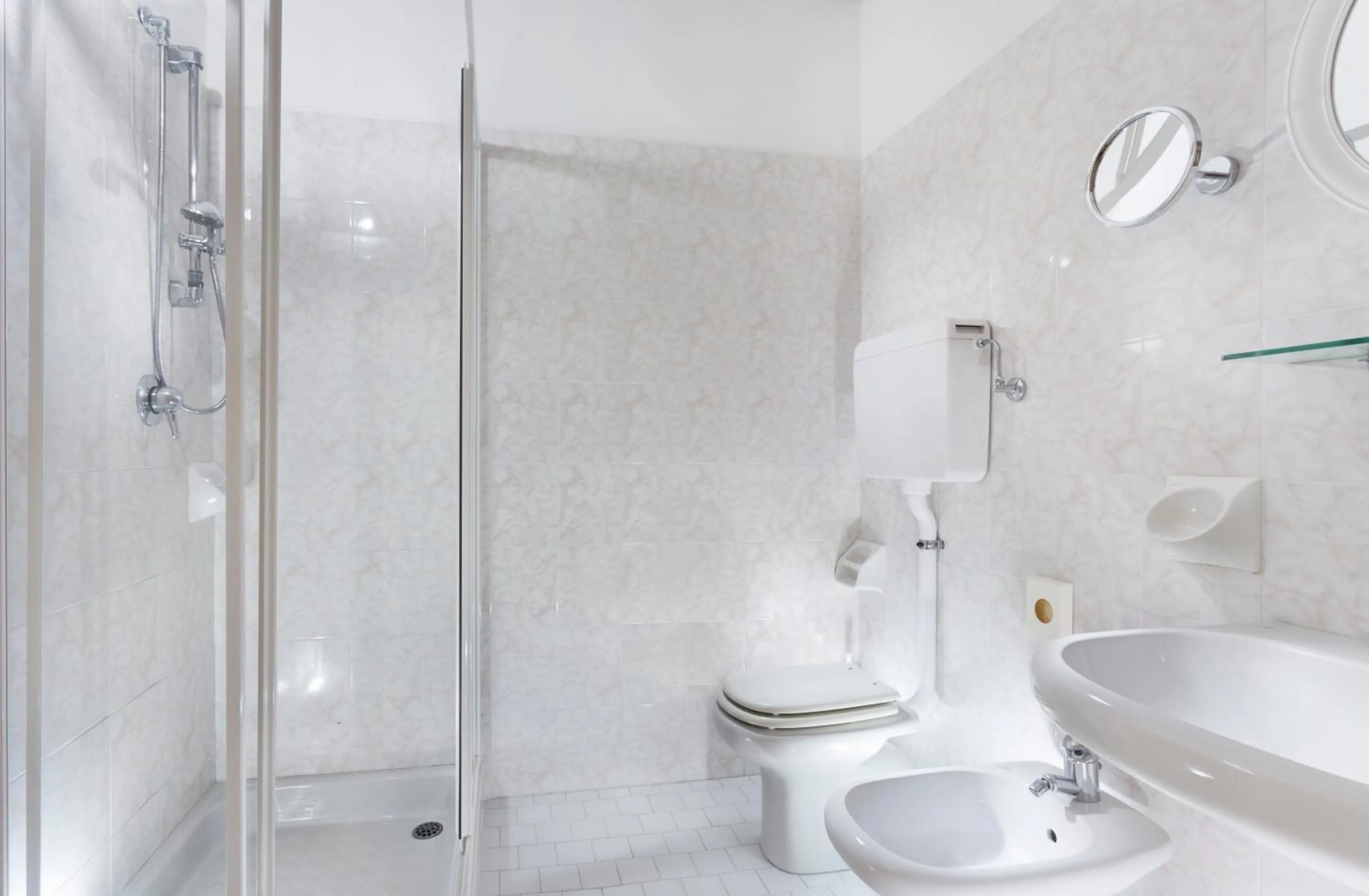 Toilet in Hotel Vela d'Oro