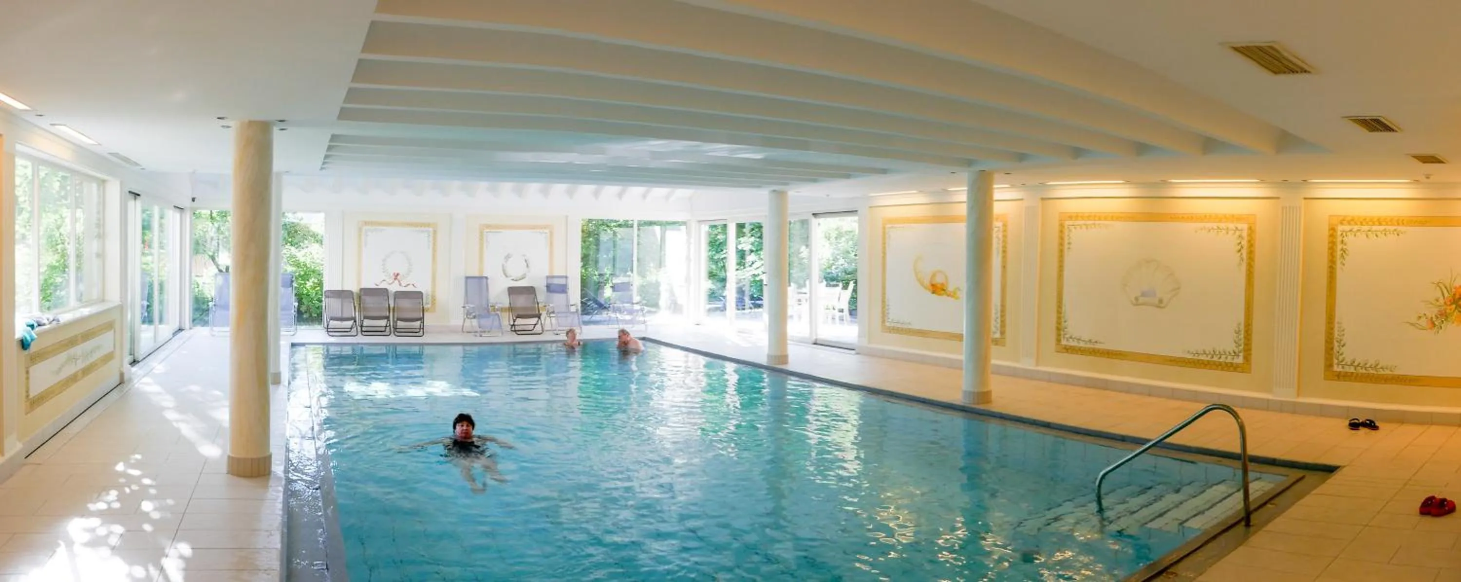 Swimming pool in Kröllnerhof