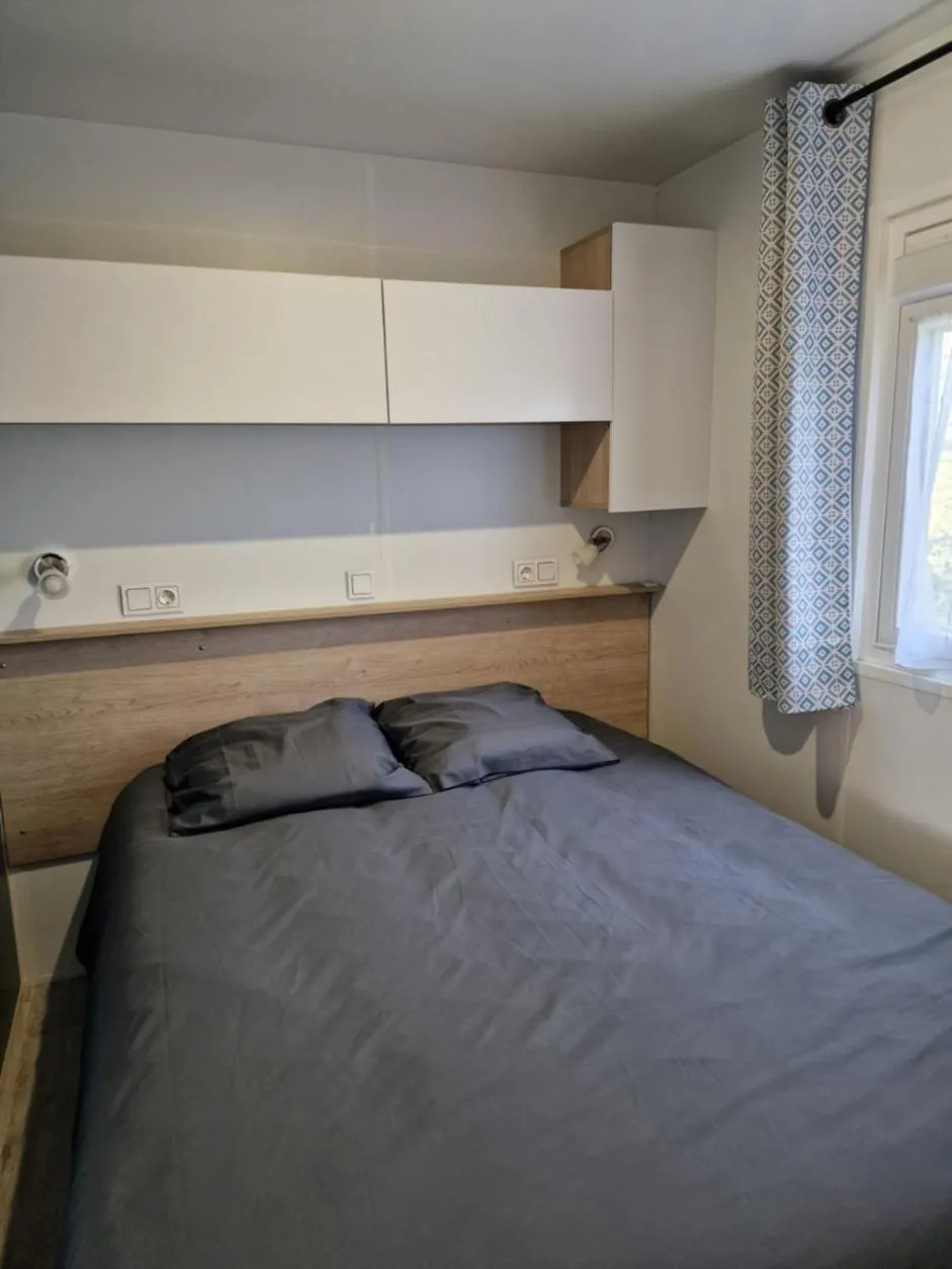 Photo of the whole room, Bed in Camping Les P'tites Maisons dans la Prairie