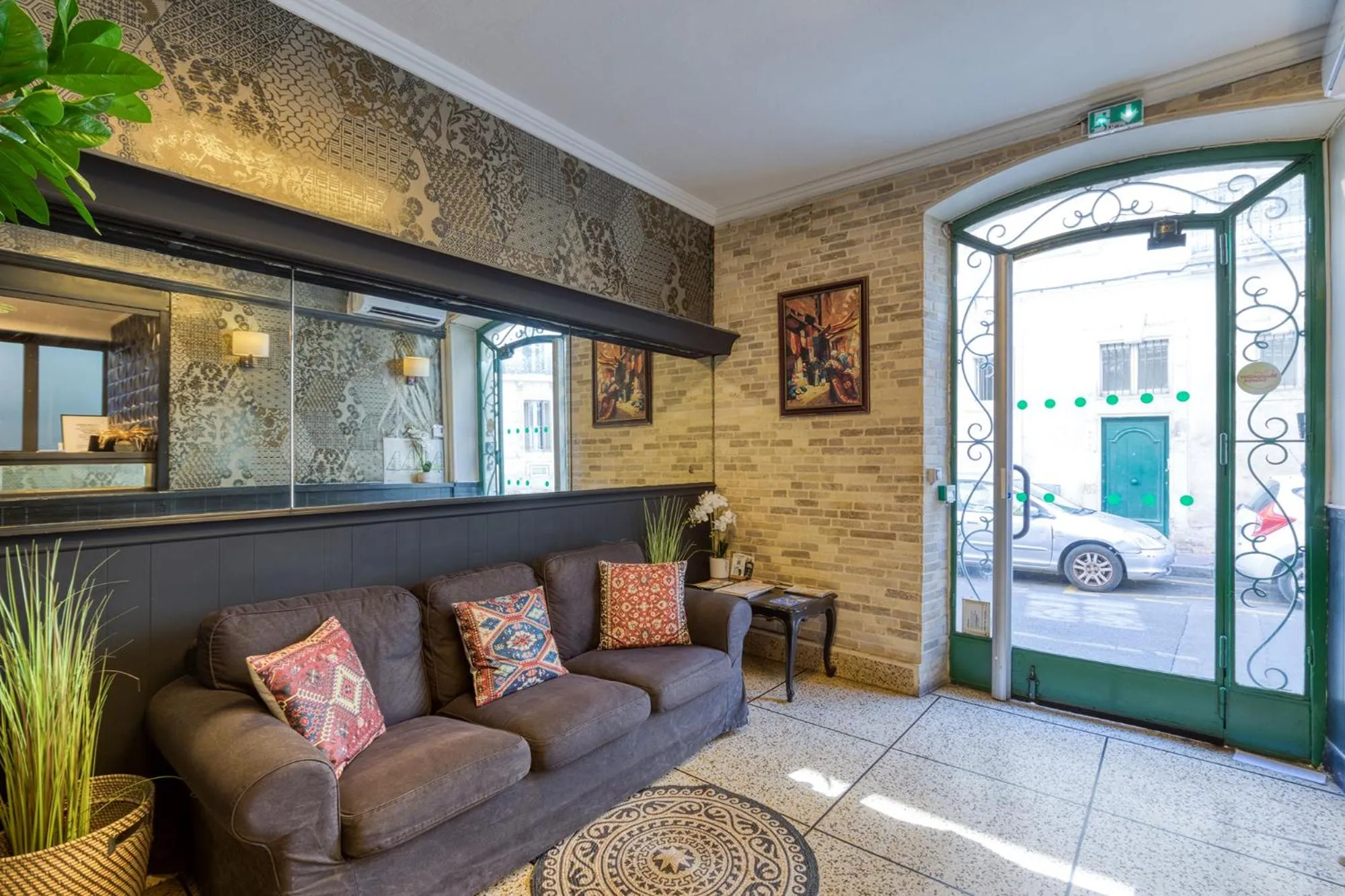 Lobby or reception in Hôtel Mistral Comédie Saint Roch