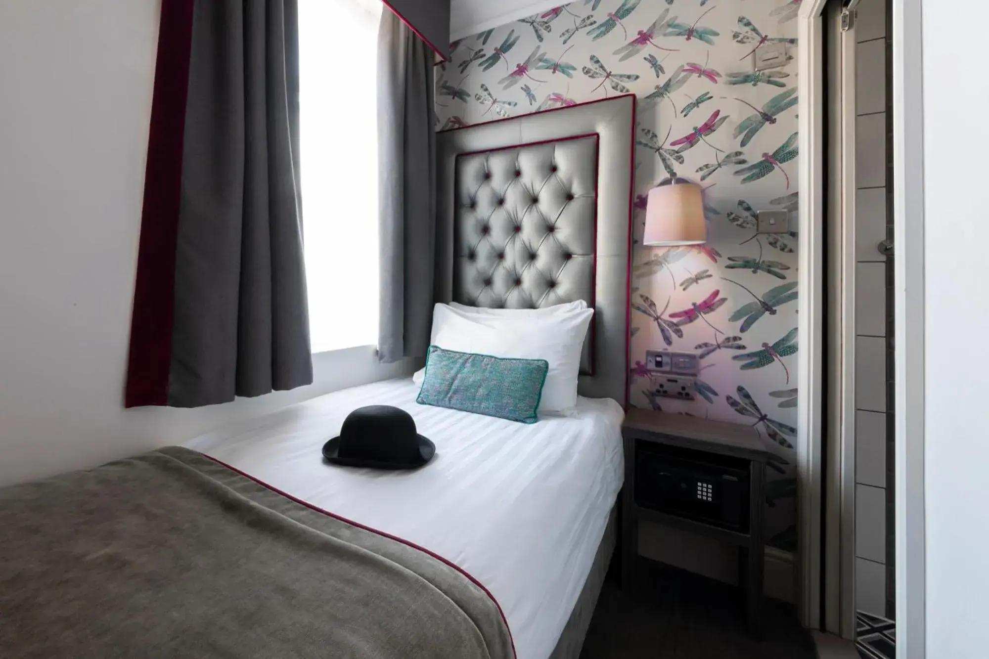 Single Room in The Beverley Hotel London - Victoria Single Room in The Beverley Hotel London - Victoria