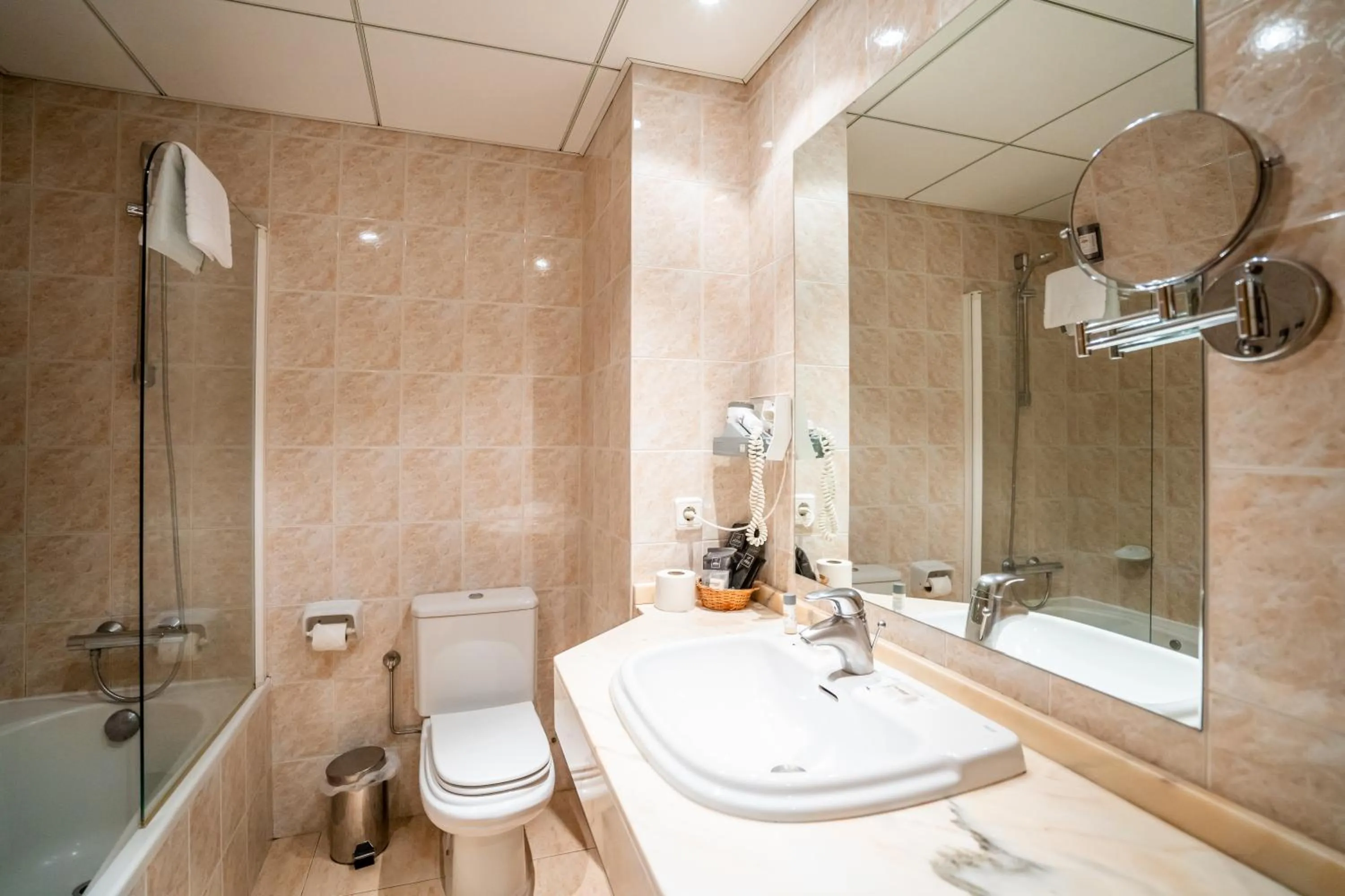 Bathroom in Abba Ordino Babot Hotel