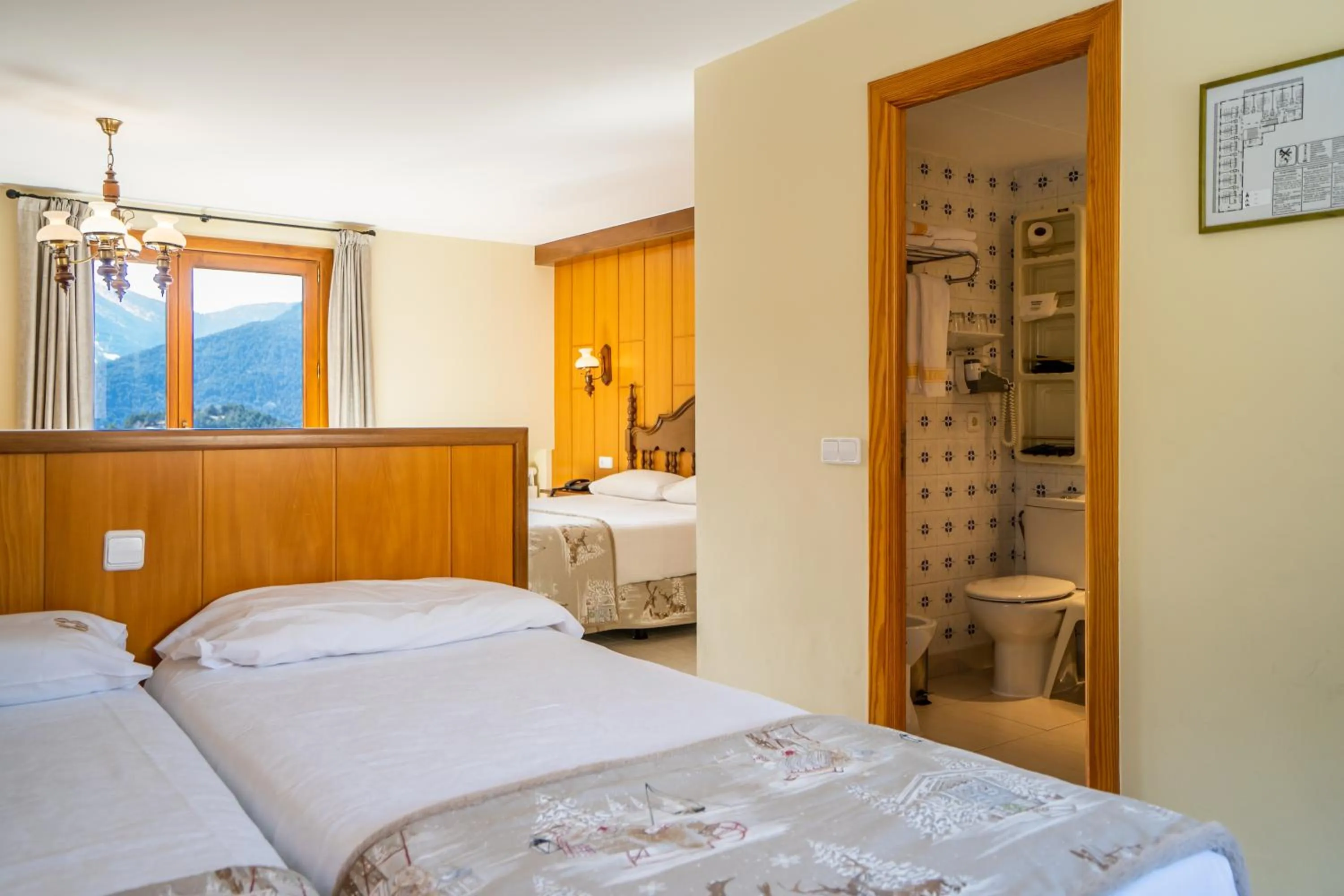 Bathroom, Bed in Abba Ordino Babot Hotel