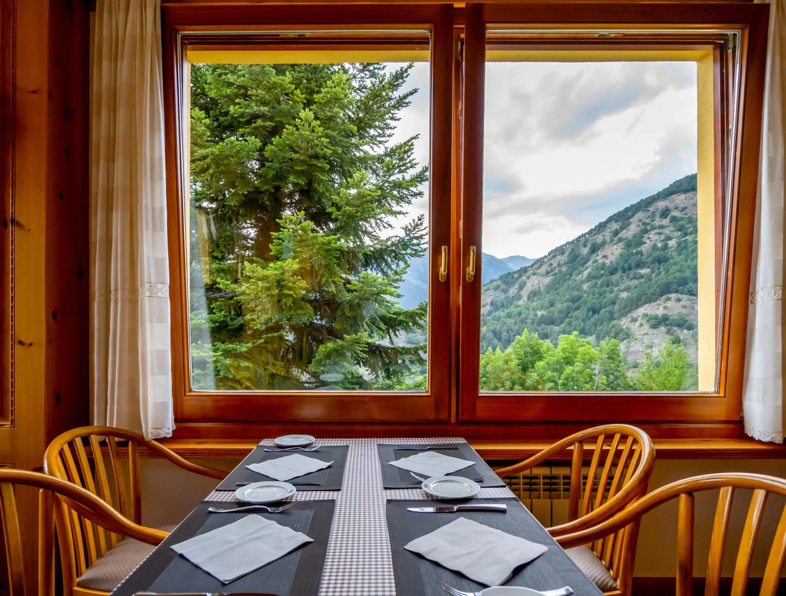 Dining area in Abba Ordino Babot Hotel