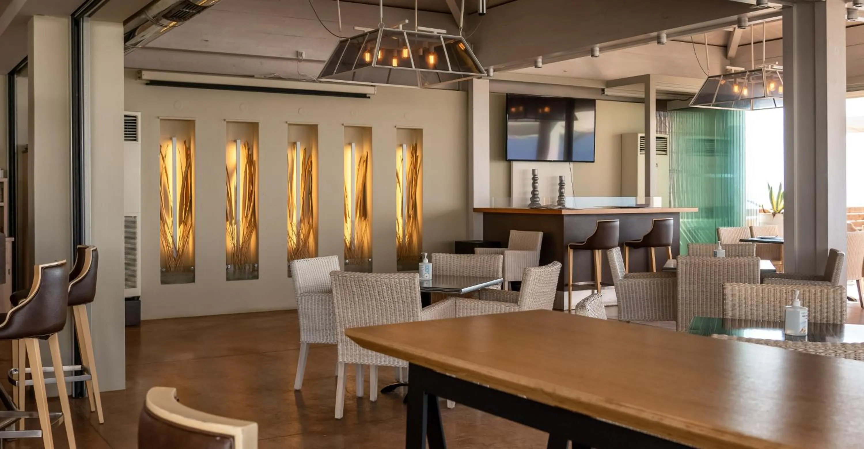 Restaurant/places to eat in Acharavi Beach Hotel