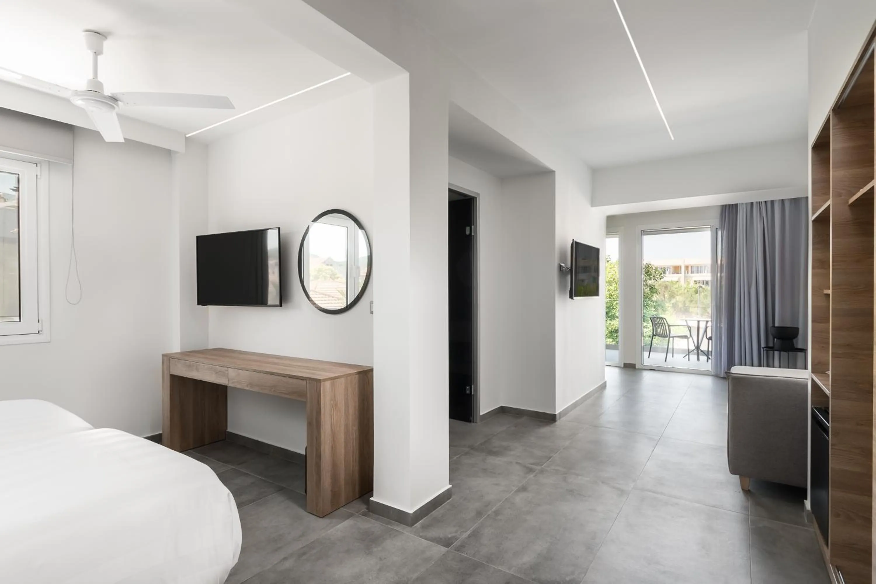 Communal lounge/ TV room, Bed in Acharavi Beach Hotel