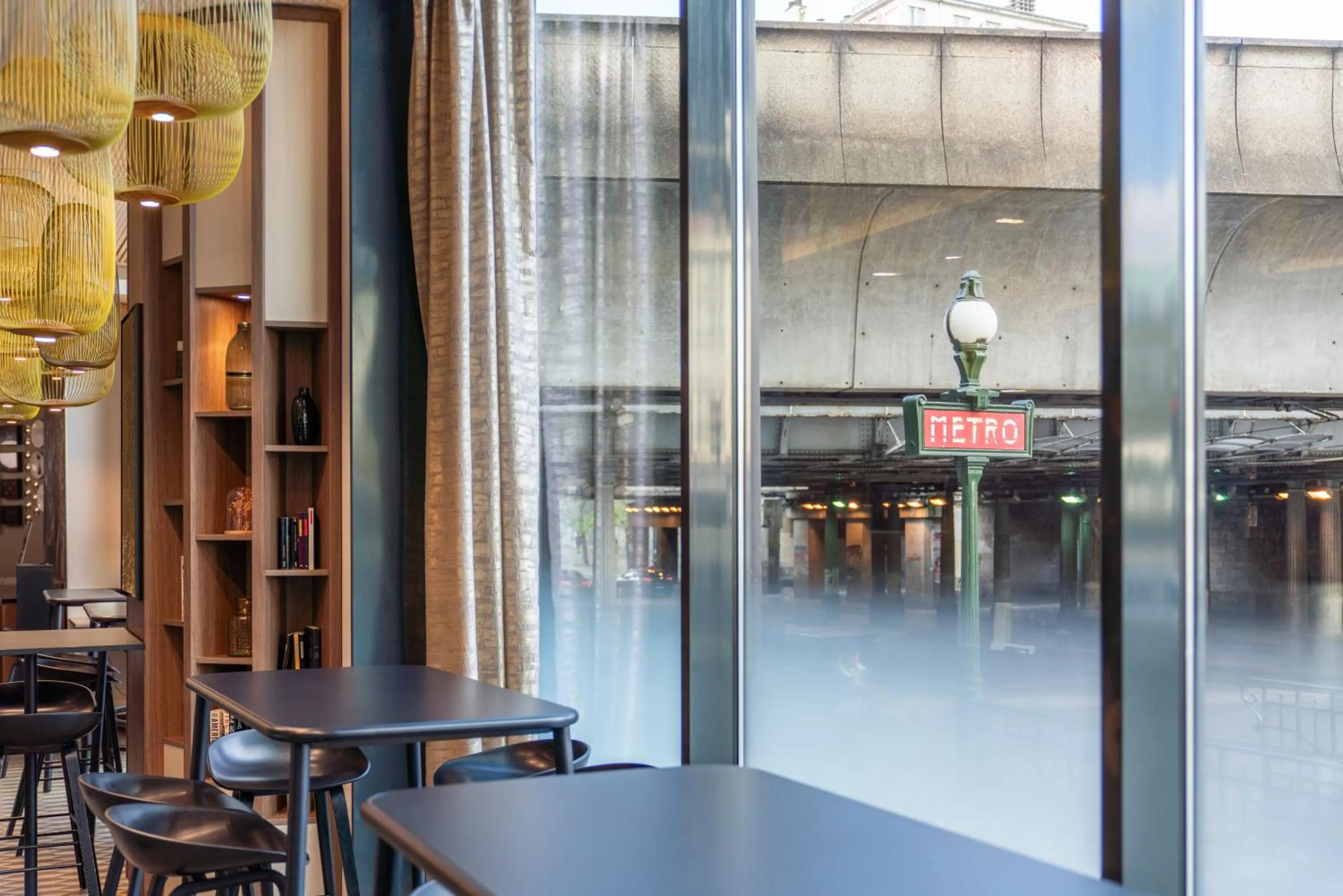 Seating area in Novotel Suites Paris Expo Porte de Versailles