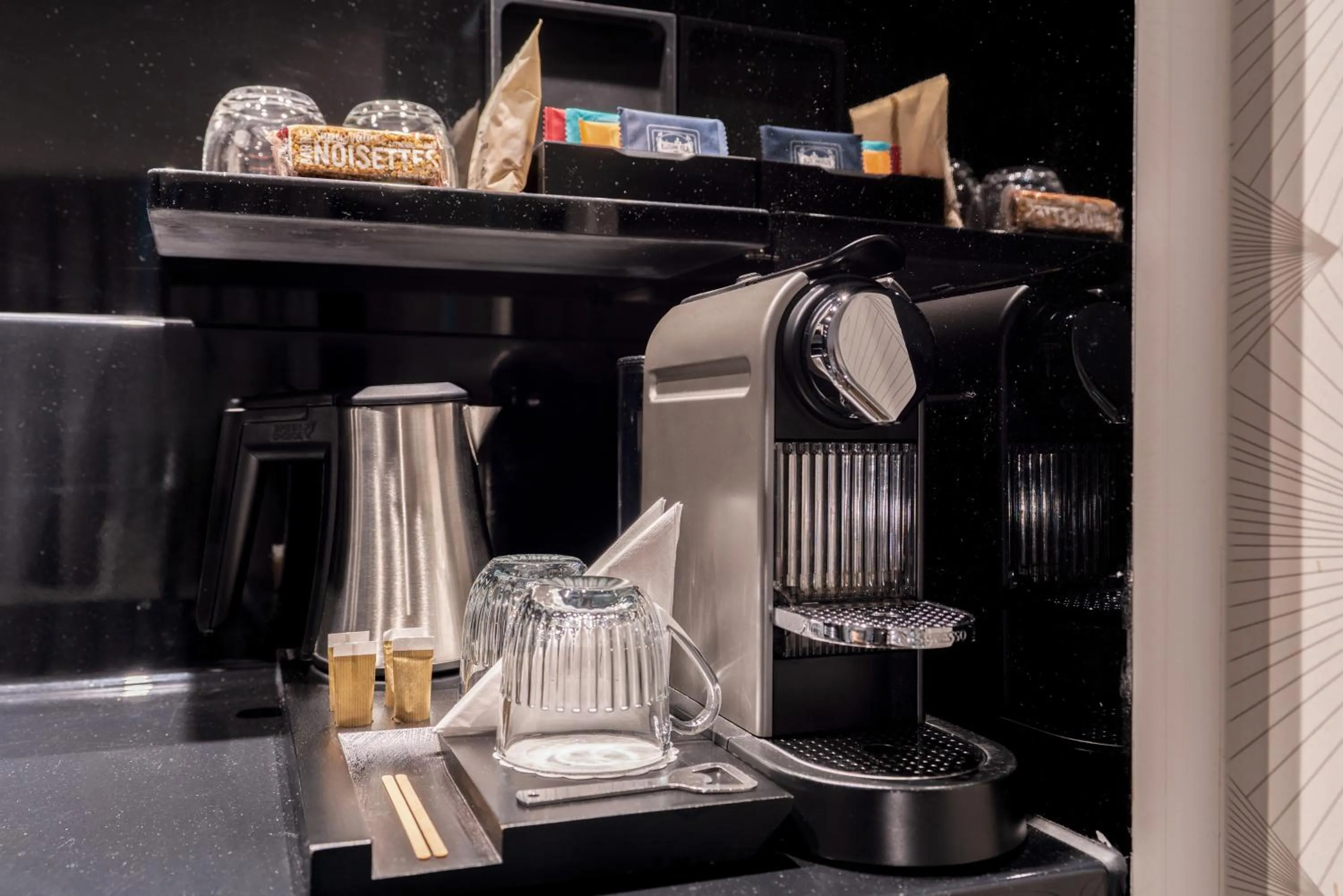Coffee/tea facilities in Novotel Suites Paris Expo Porte de Versailles