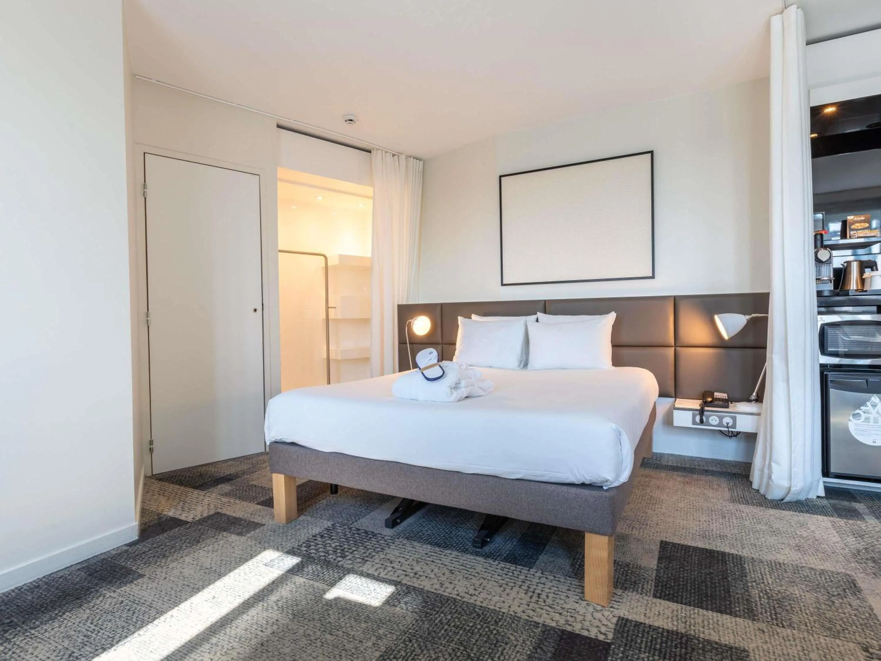 Bedroom, Bed in Novotel Suites Paris Expo Porte de Versailles