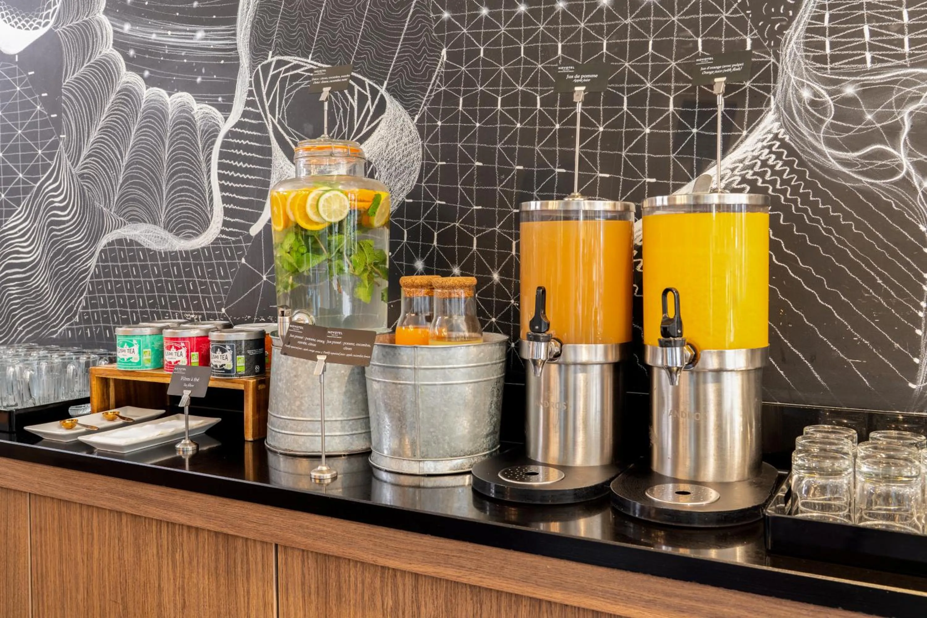 Food and drinks in Novotel Suites Paris Expo Porte de Versailles