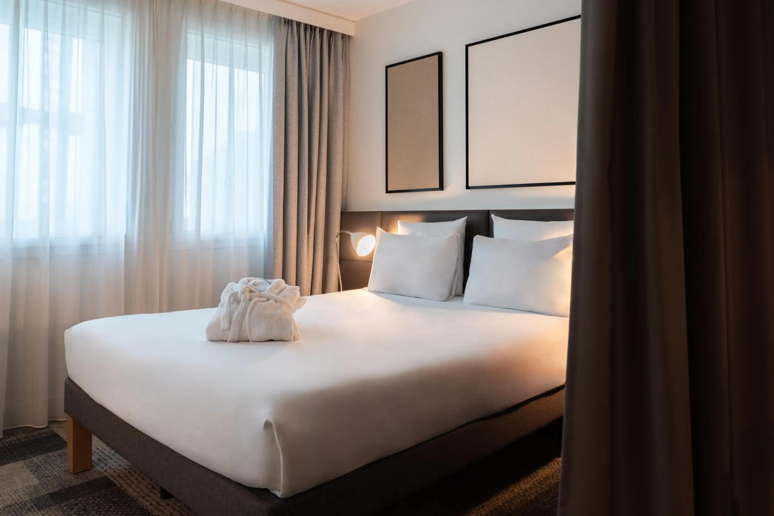 Photo of the whole room, Bed in Novotel Suites Paris Expo Porte de Versailles