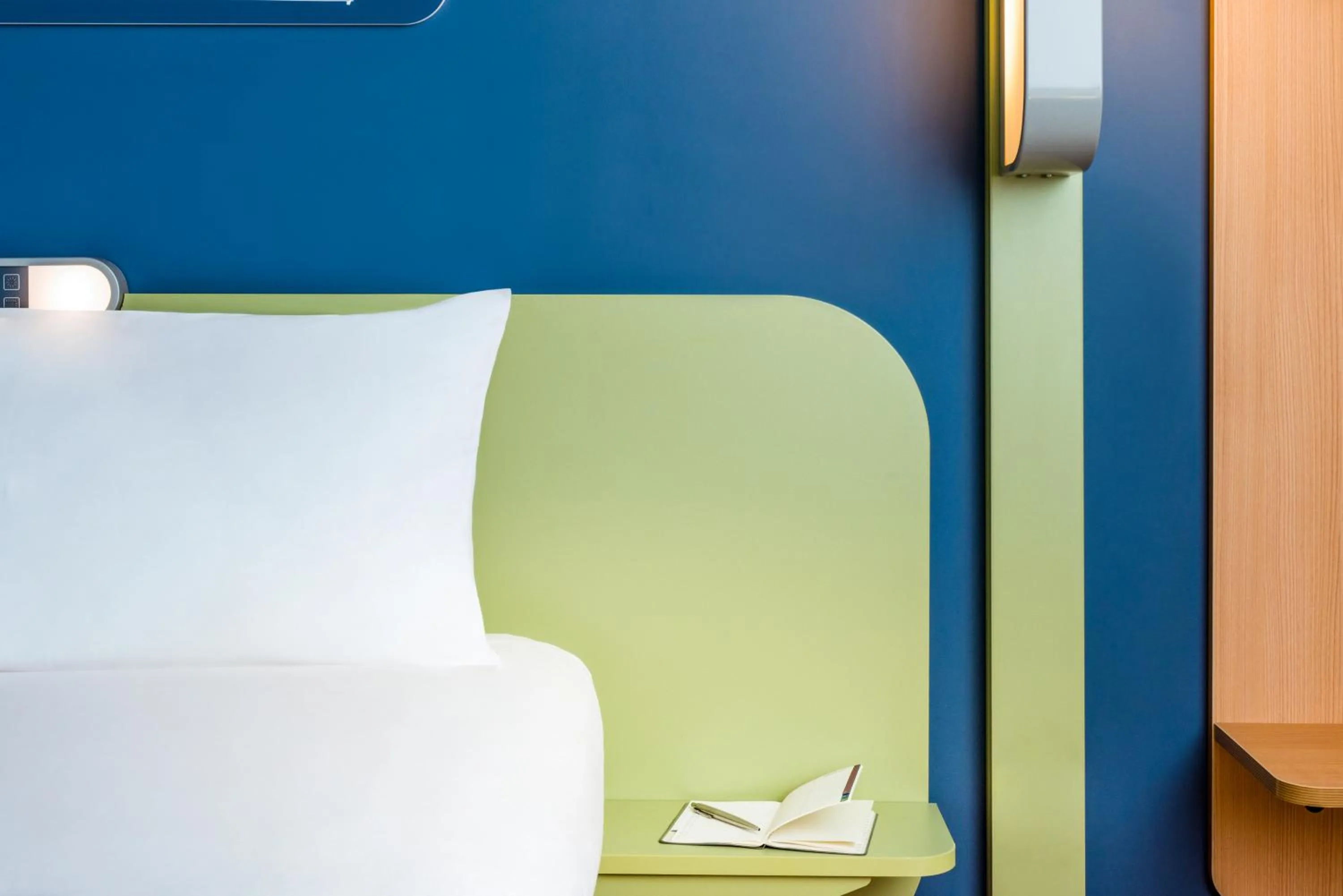 Bedroom, Bed in Ibis Budget Sisteron