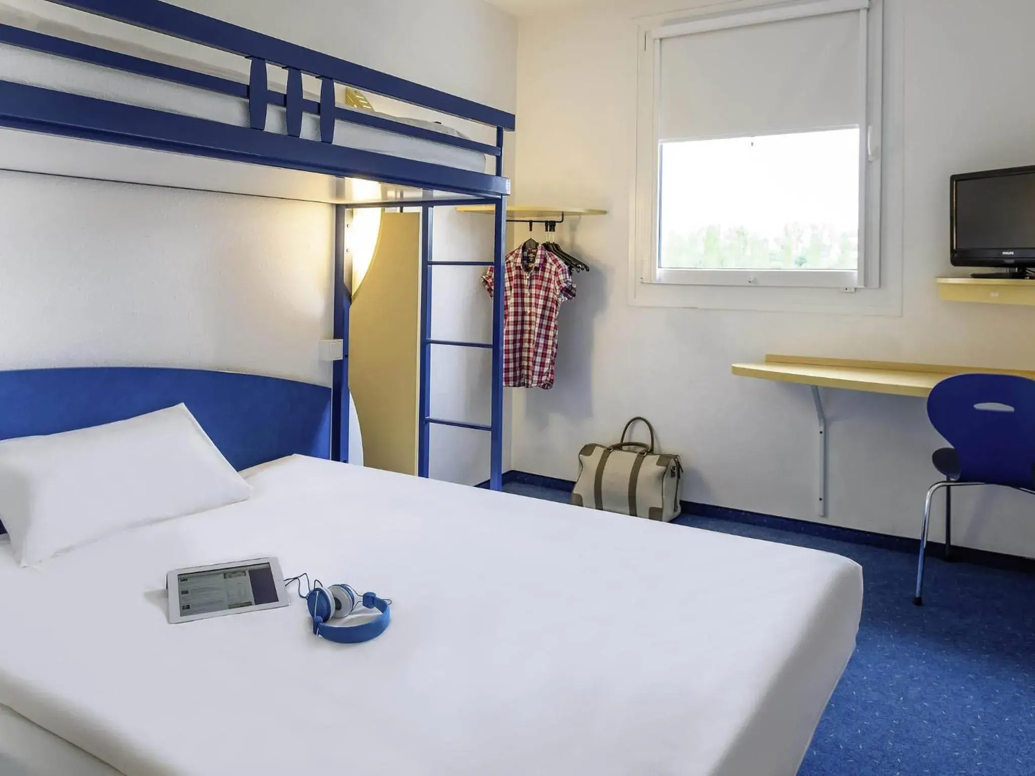 Double Room with Bunk Bed in ibis budget Rochefort Double Room with Bunk Bed in ibis budget Rochefort