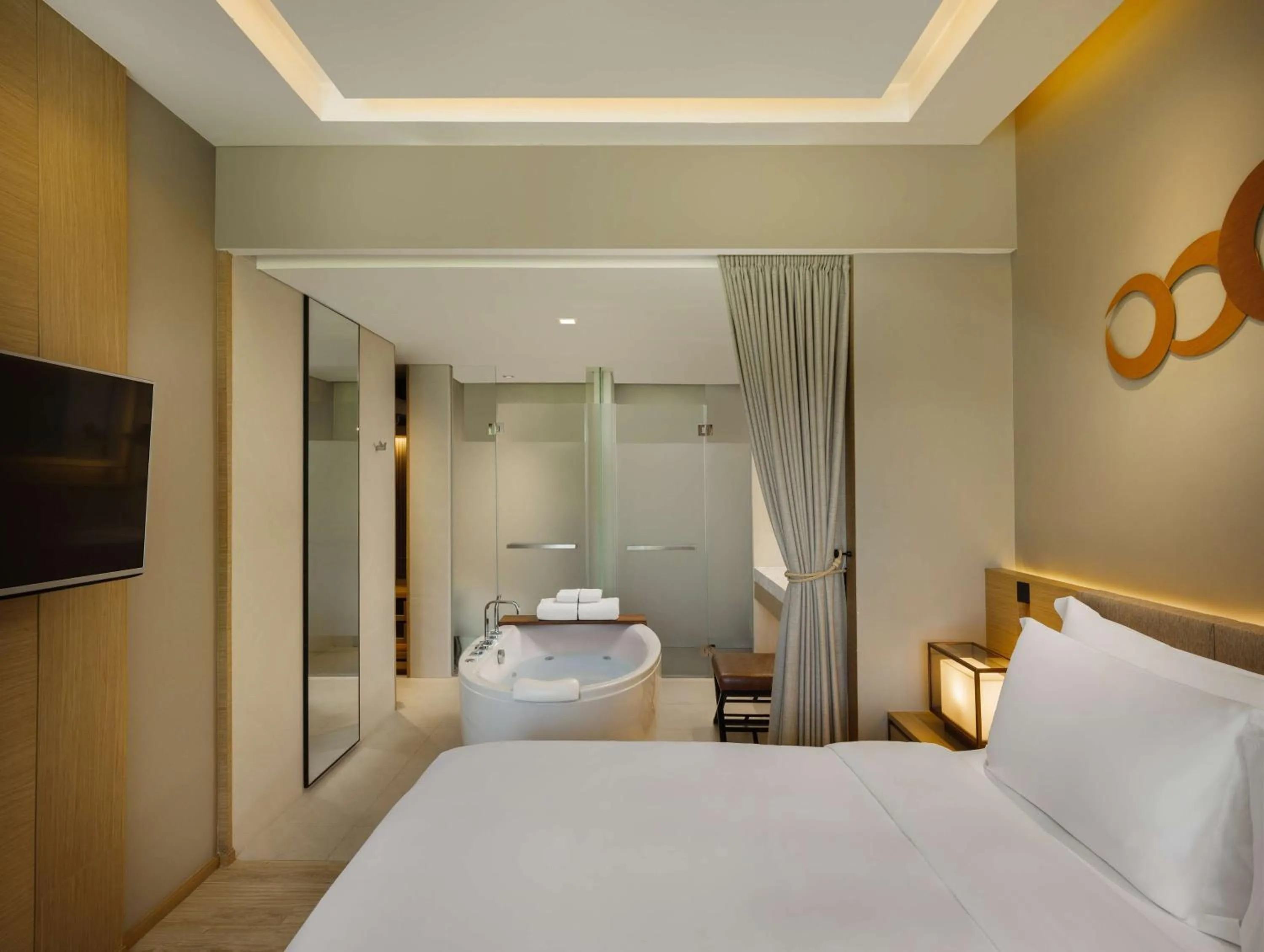 Bathroom, Bed in dusitD2 Khao Yai