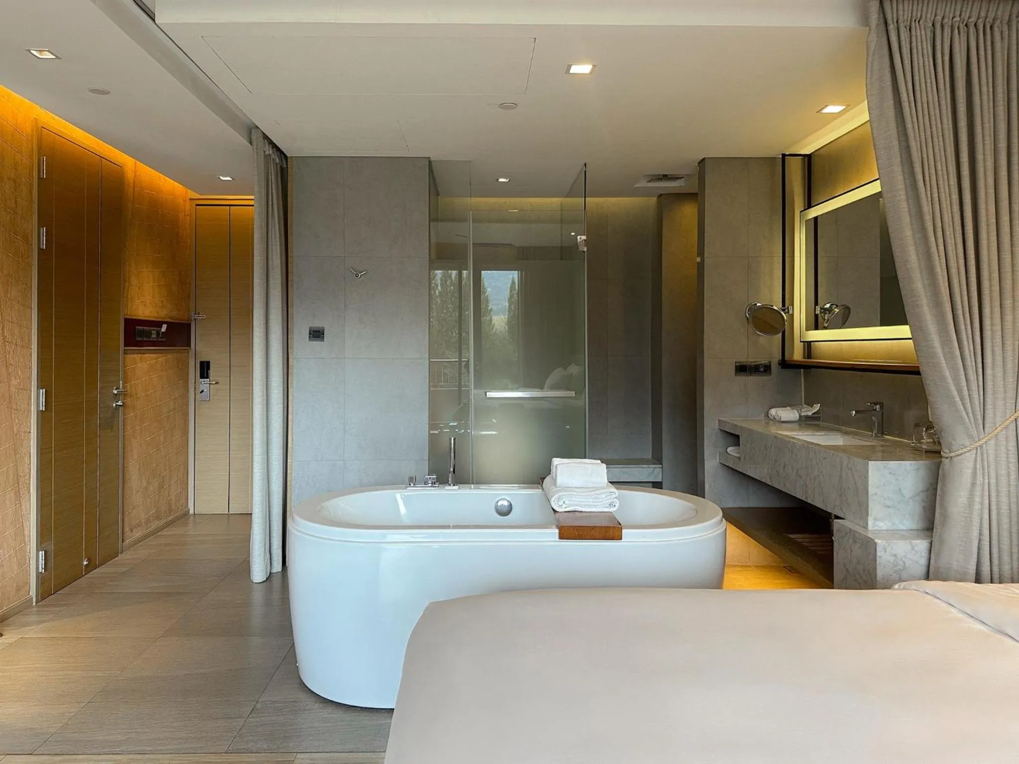 Shower, Bed in dusitD2 Khao Yai