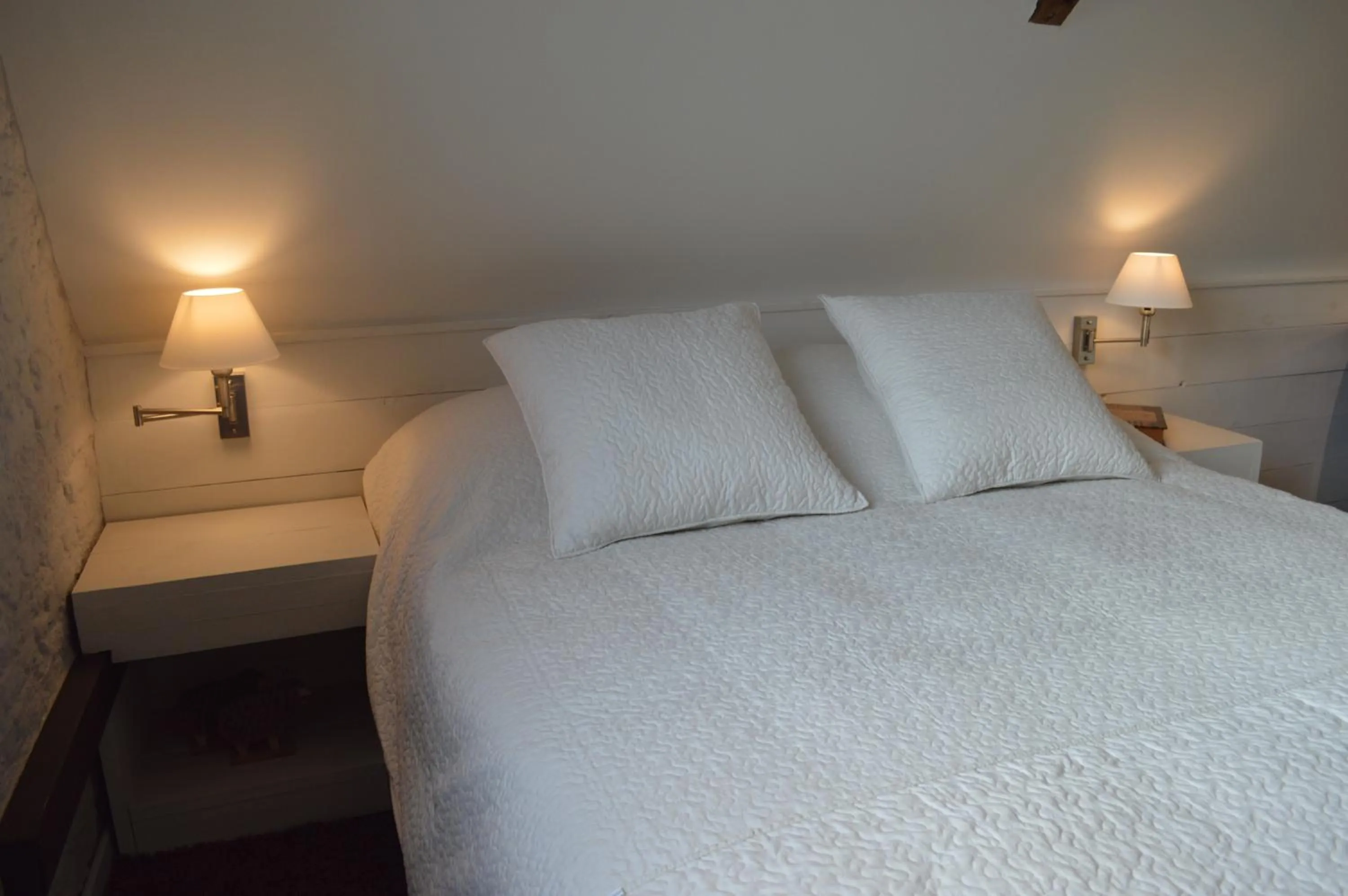 Bed in De Waterzooi Lodge