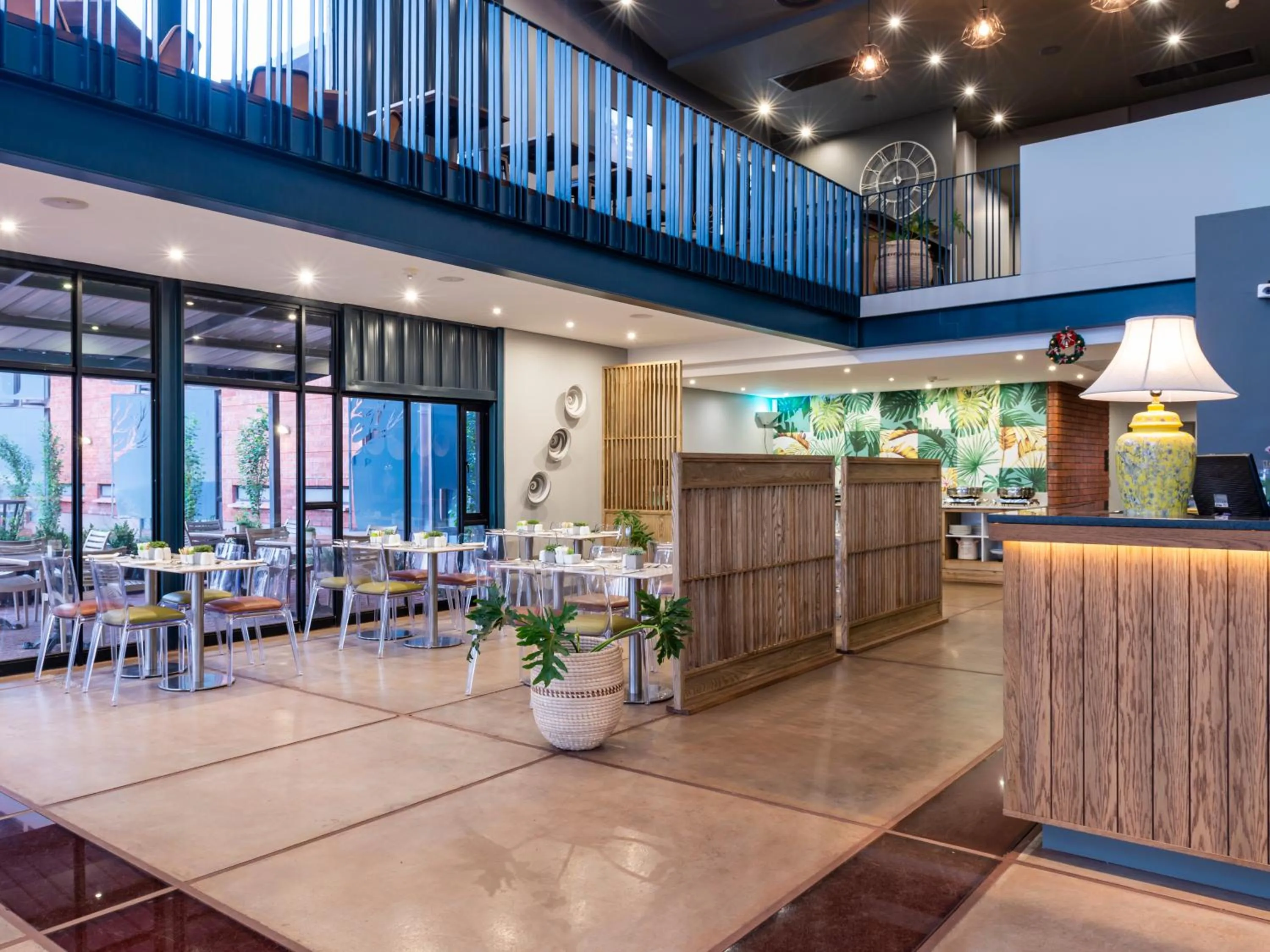 Restaurant/places to eat in aha Kathu Hotel