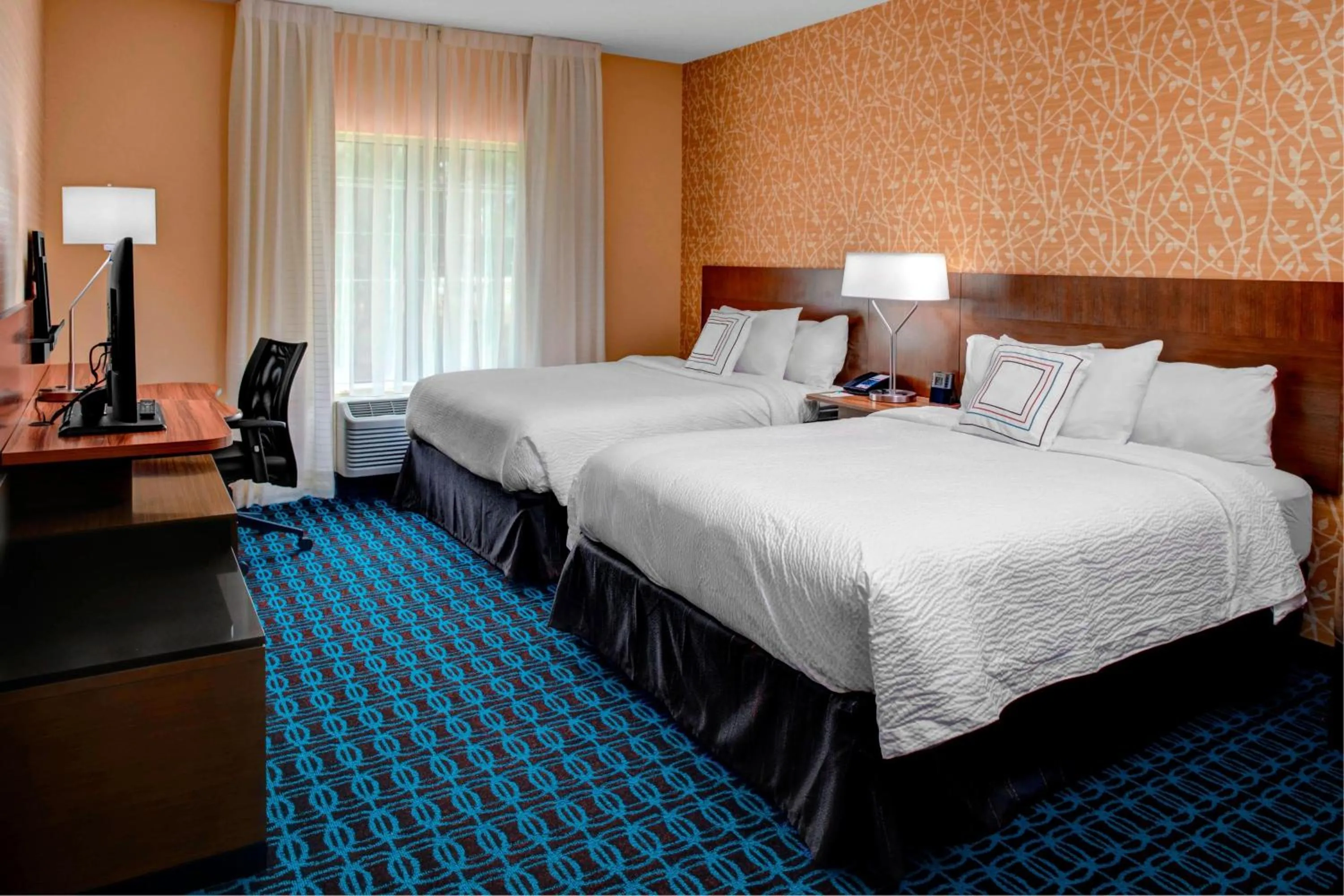 Photo of the whole room, Bed in Fairfield Inn & Suites by Marriott Douglas
