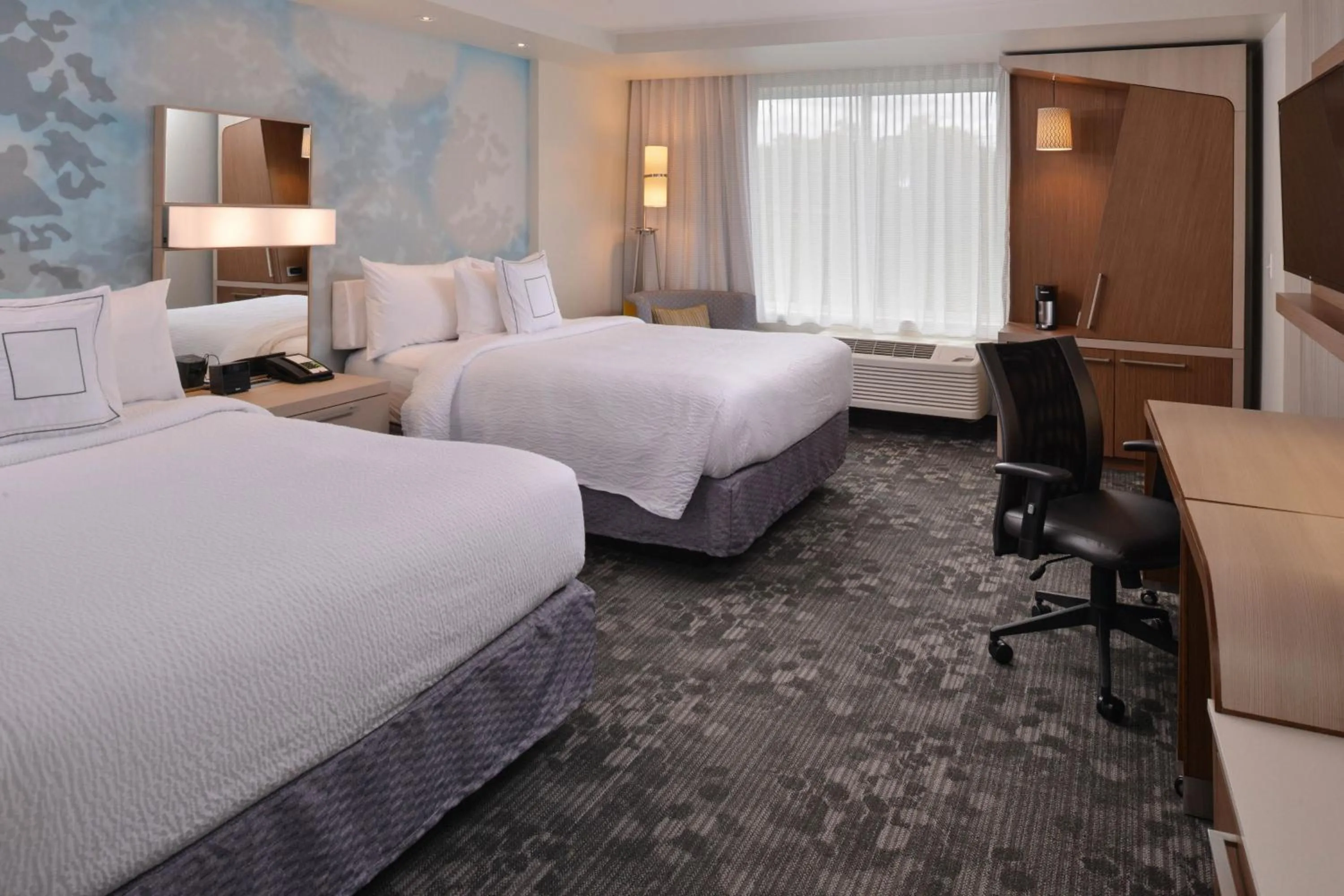 Photo of the whole room, Bed in Courtyard by Marriott Boston Littleton