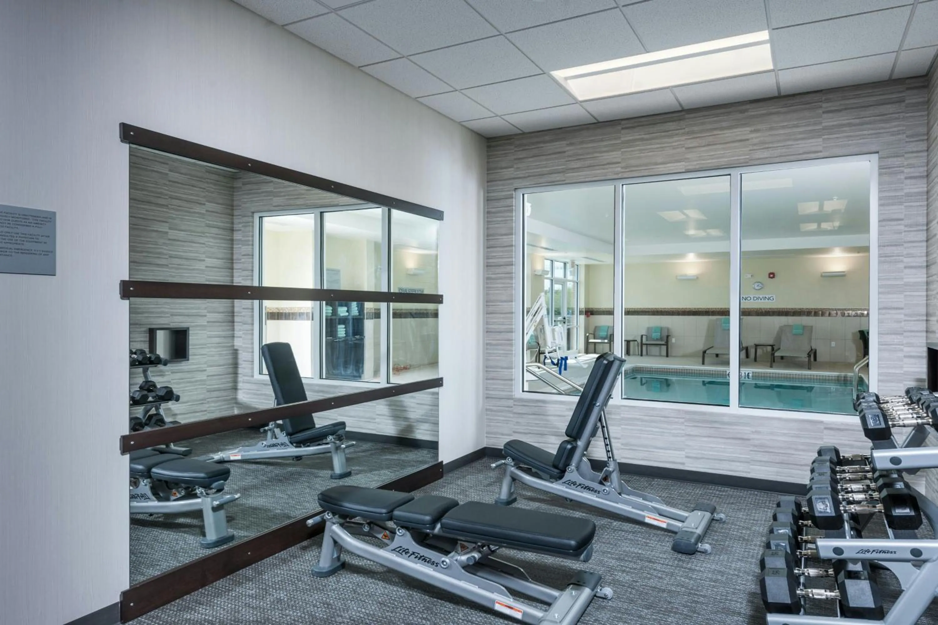 Fitness centre/facilities in Courtyard by Marriott Boston Littleton