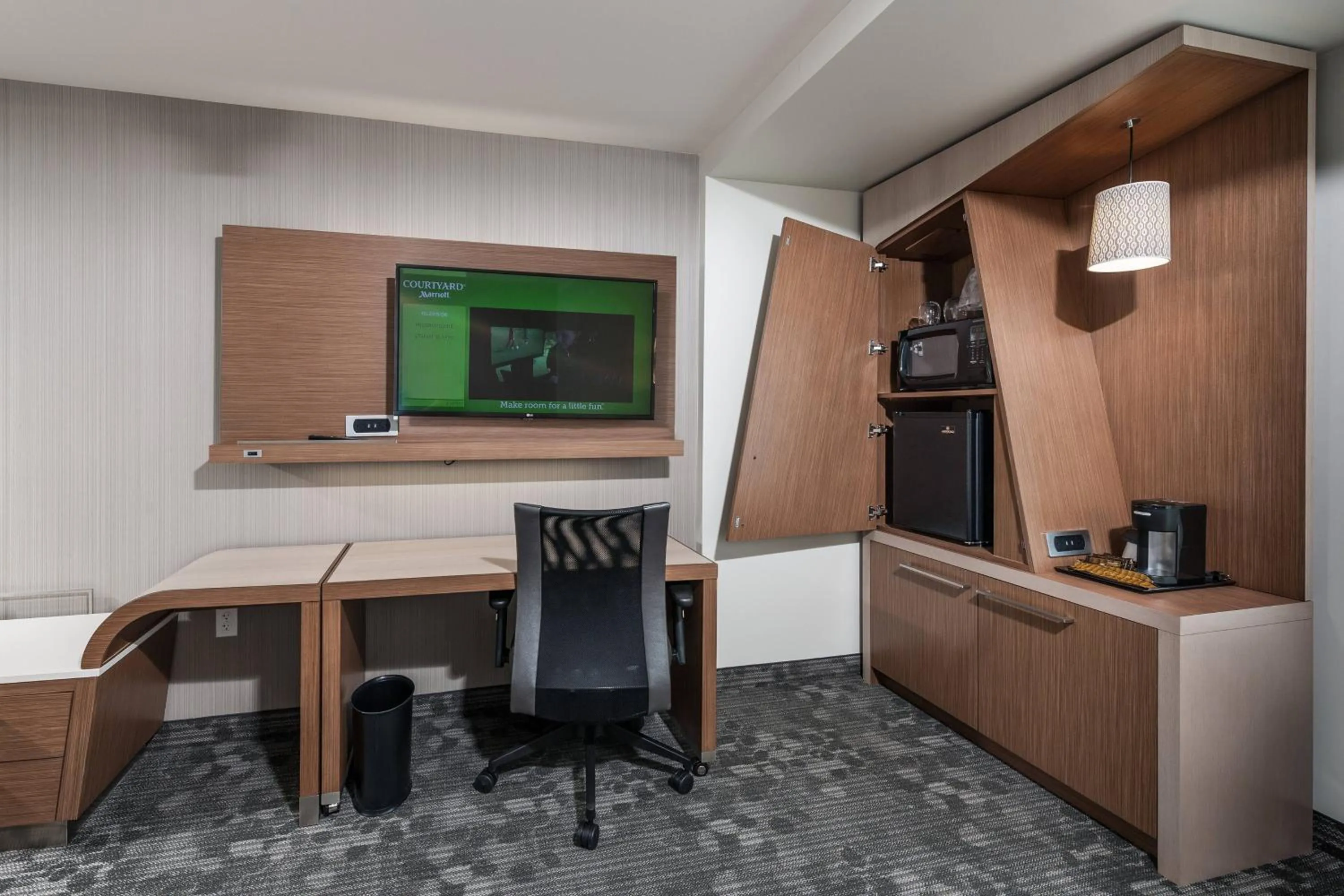 Photo of the whole room in Courtyard by Marriott Boston Littleton