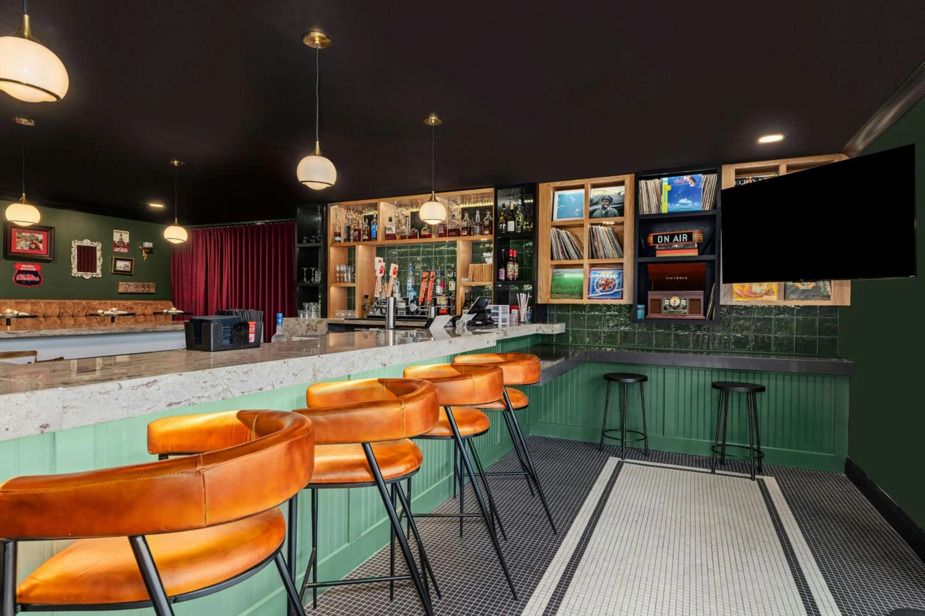 Lounge or bar in Courtyard by Marriott Oxford