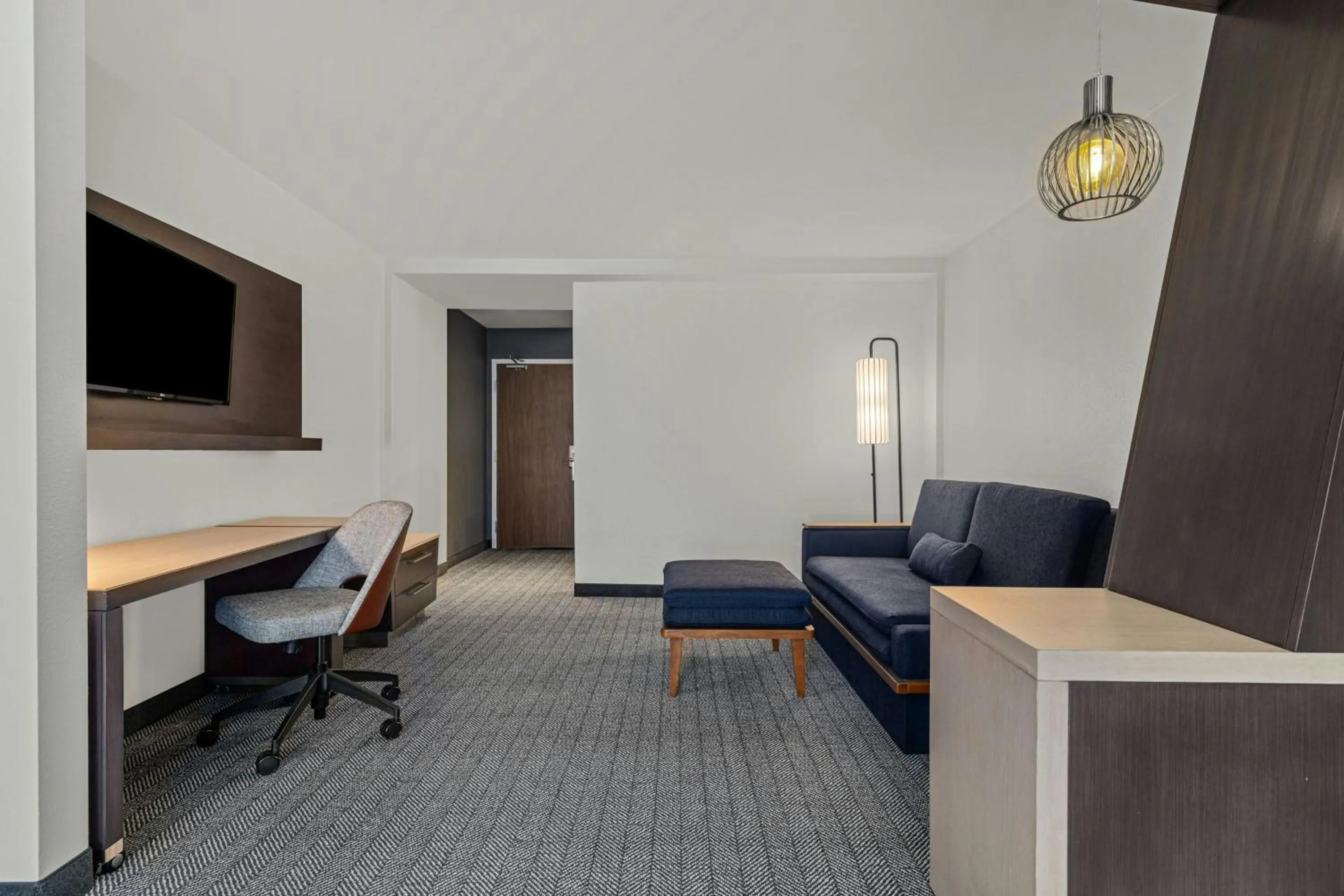 Photo of the whole room in Courtyard by Marriott Oxford