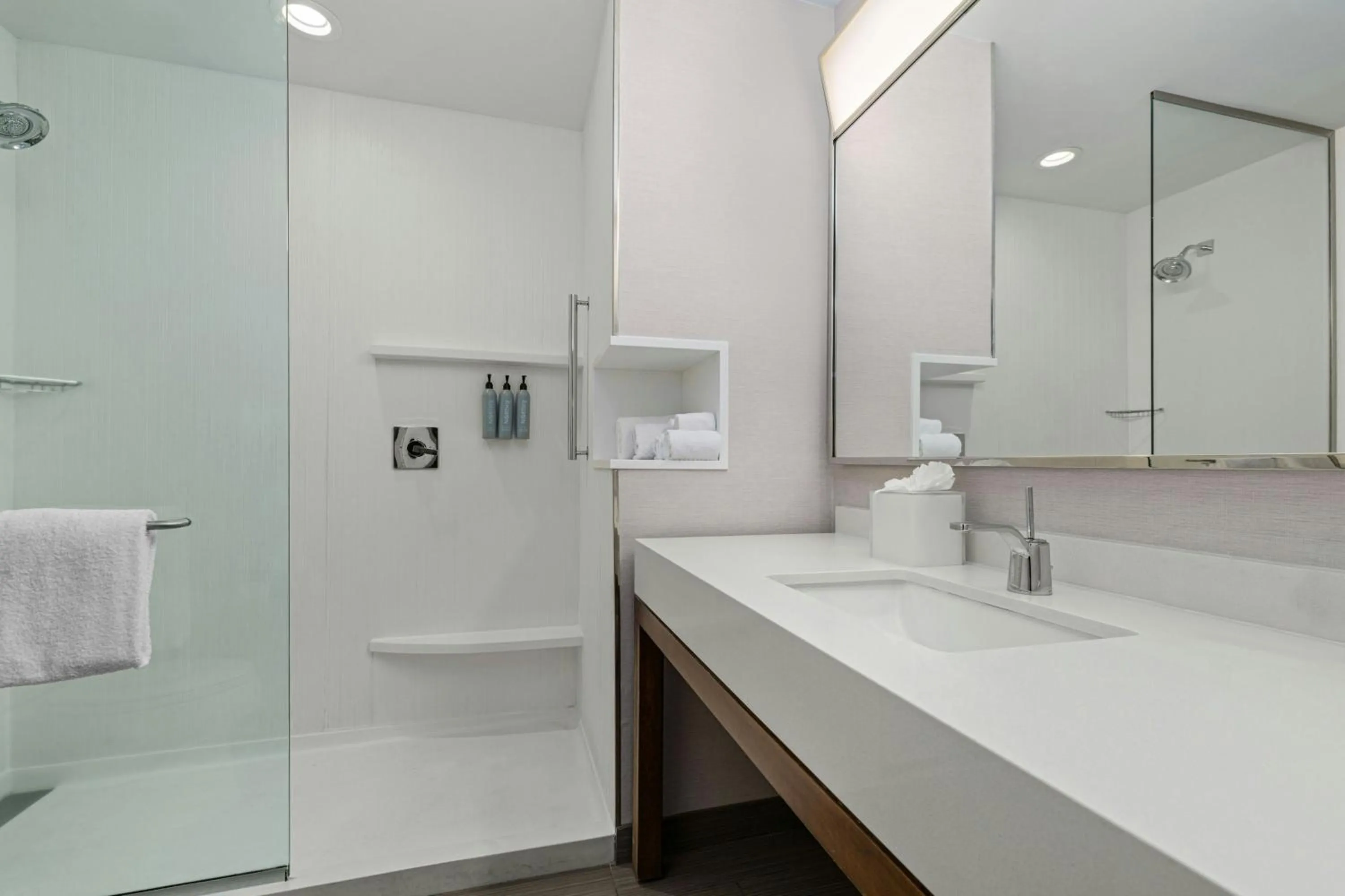 Bathroom in Courtyard by Marriott Oxford